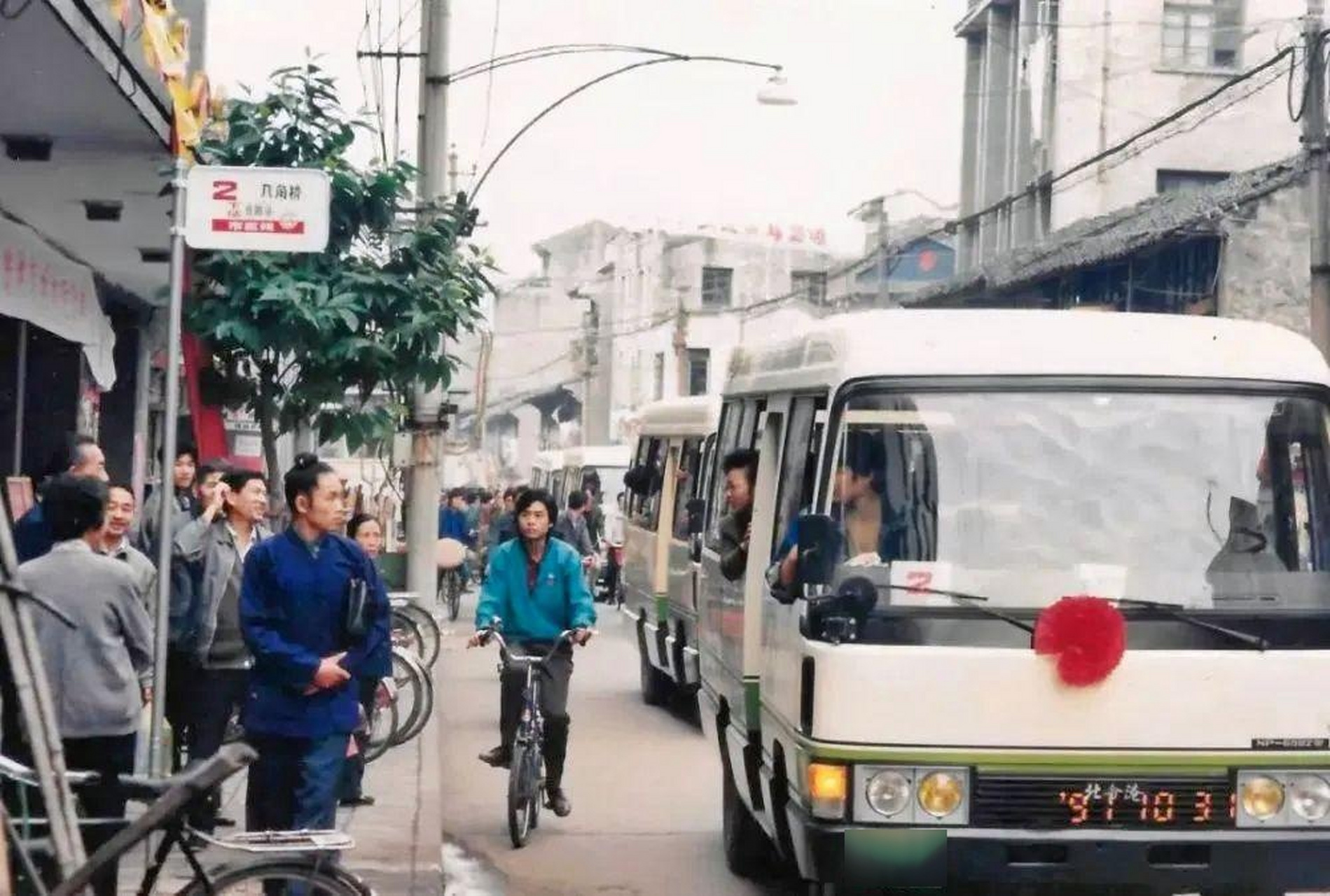 90年代中巴车   这是哪里生产的牌子?北港?