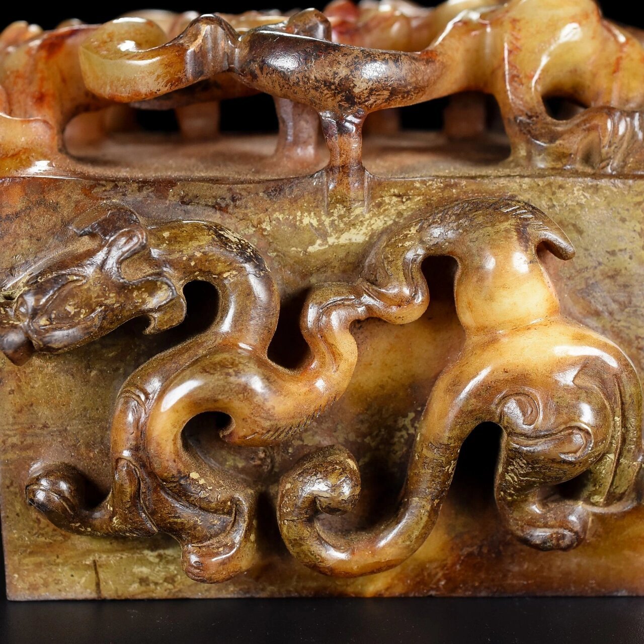 精品战国汉代和田玉九龙印章 精品战国汉代和田玉九龙印章,玉质细腻