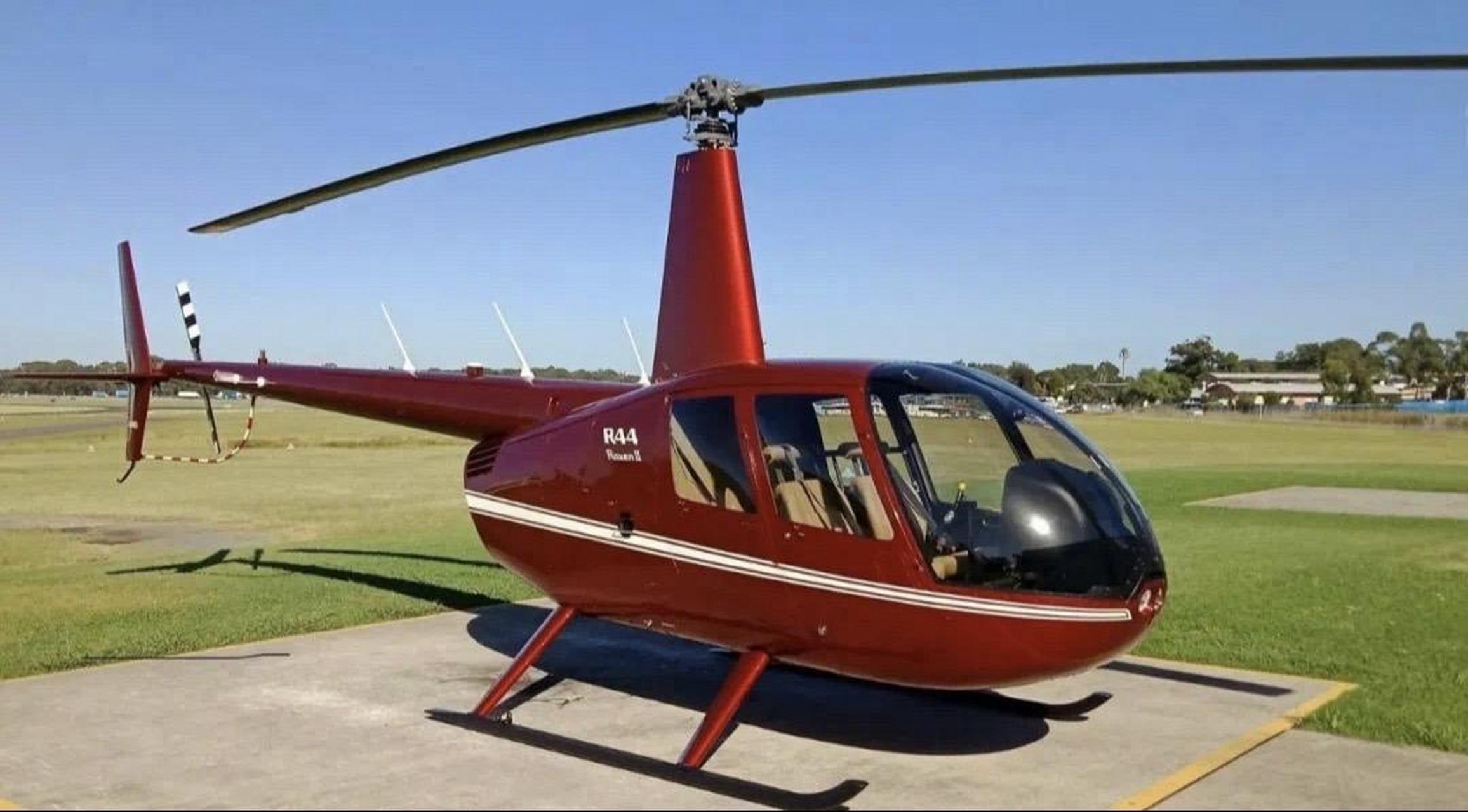 现有一架罗宾逊r44 raven ii直升机出售,国内现货,全新状态,8孔仪表盘