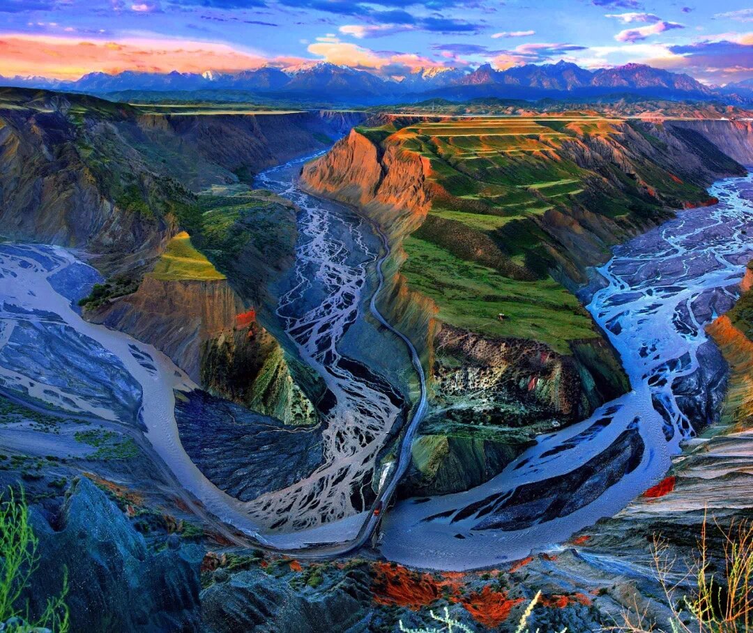 摄影作品欣赏-安集海大峡谷 安集海大峡谷又名"红山峡谷",它的上游有