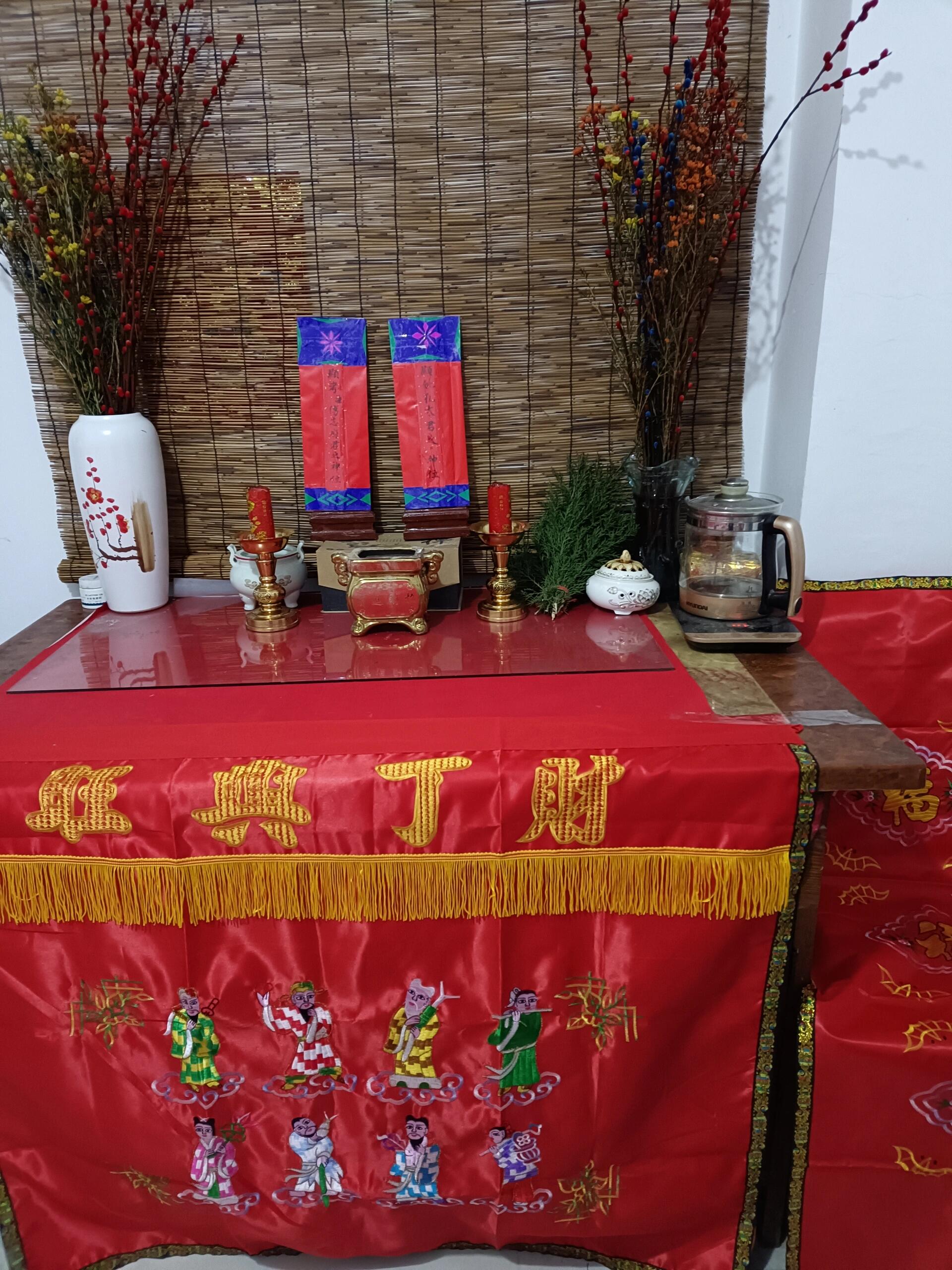 为朋友制作书写祭祖先牌位