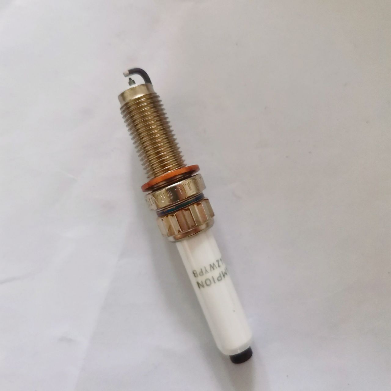 0t 汽油 b48b20d发动机火花塞冠军oe245/rerx4zwypb,产地法国火花塞