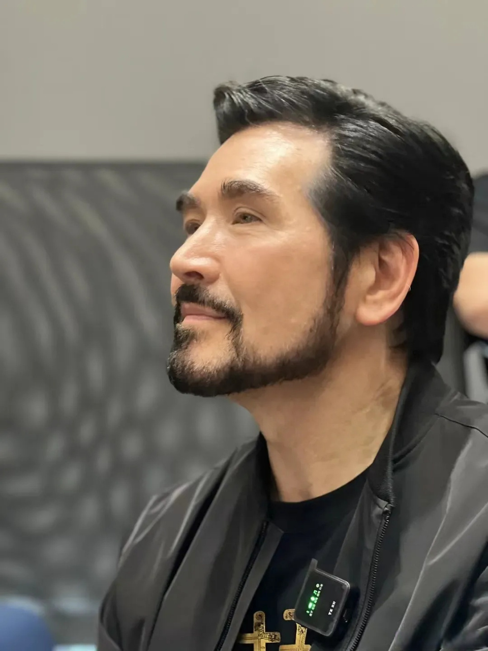 谁能想到这是62岁费翔的手呢?[酸][酸]