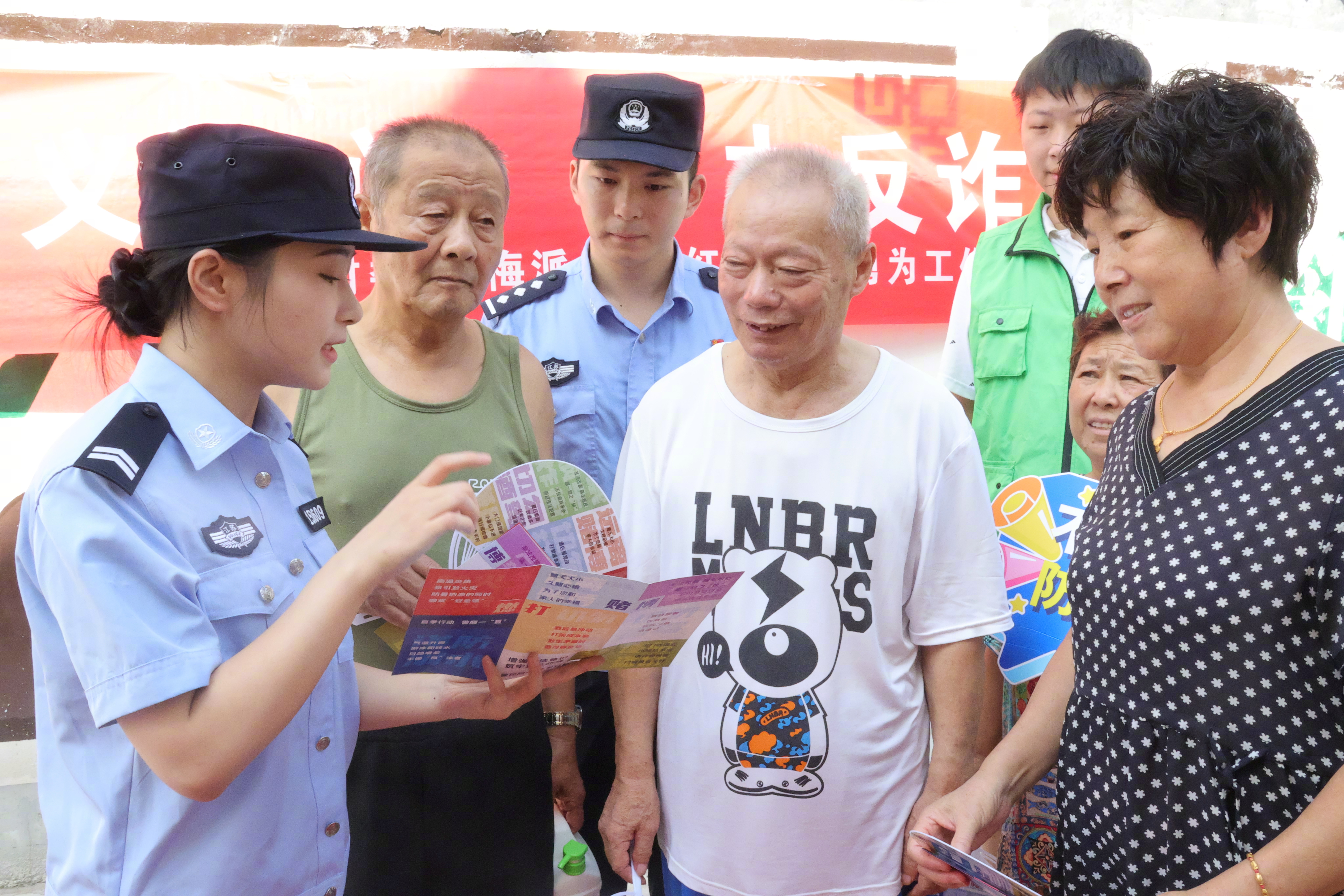 常州市公安局天宁分局红梅派出所,红梅见义勇为工作站走上街头,走进