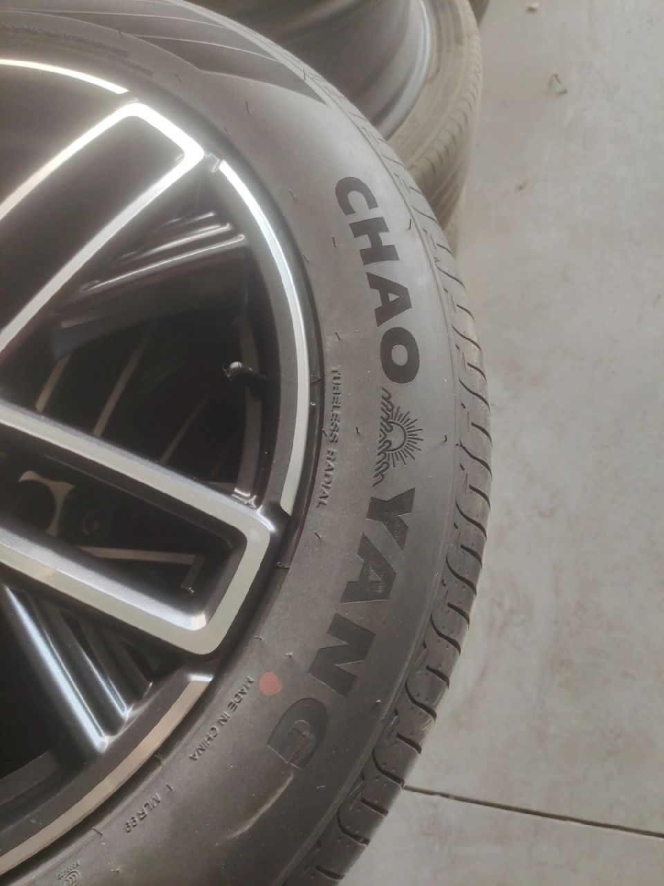 原厂长安cs55plus轮毂轮胎 .