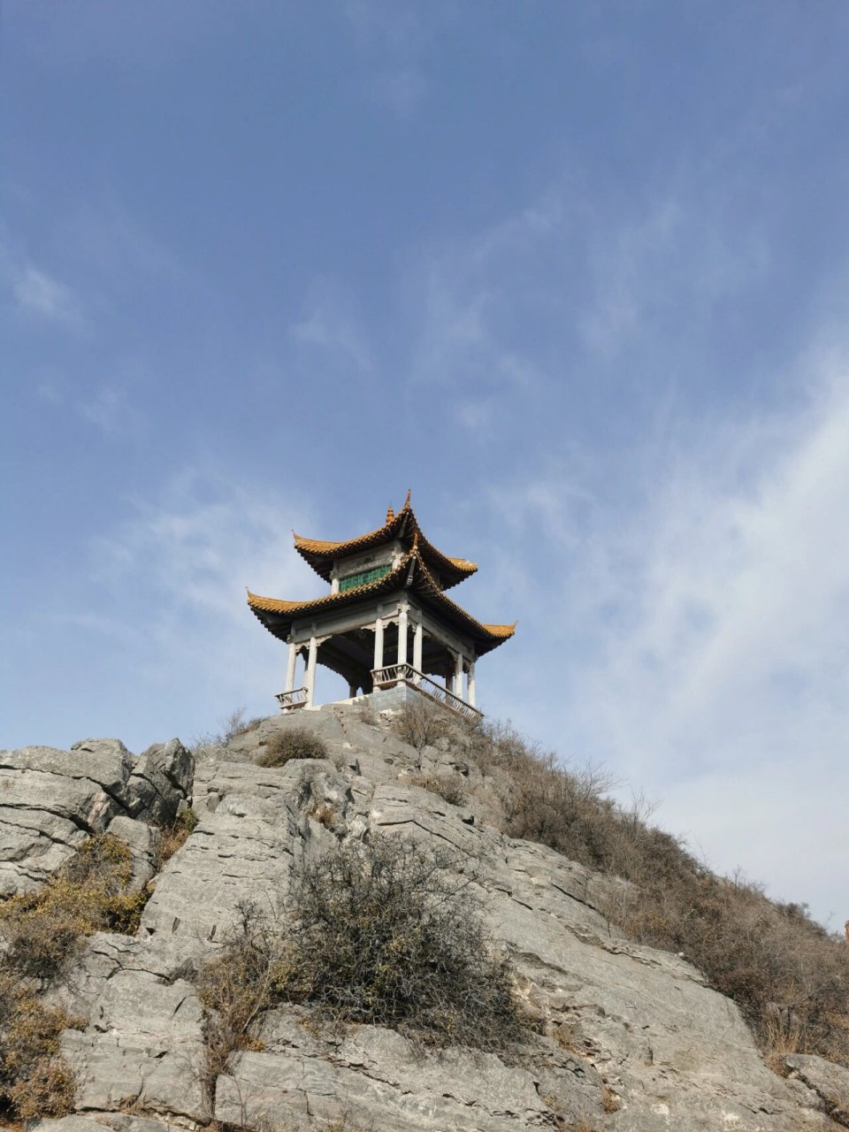牛心山 导航牛心山,距离洛阳40多公里,车可以开到水泥路尽头,怕危险