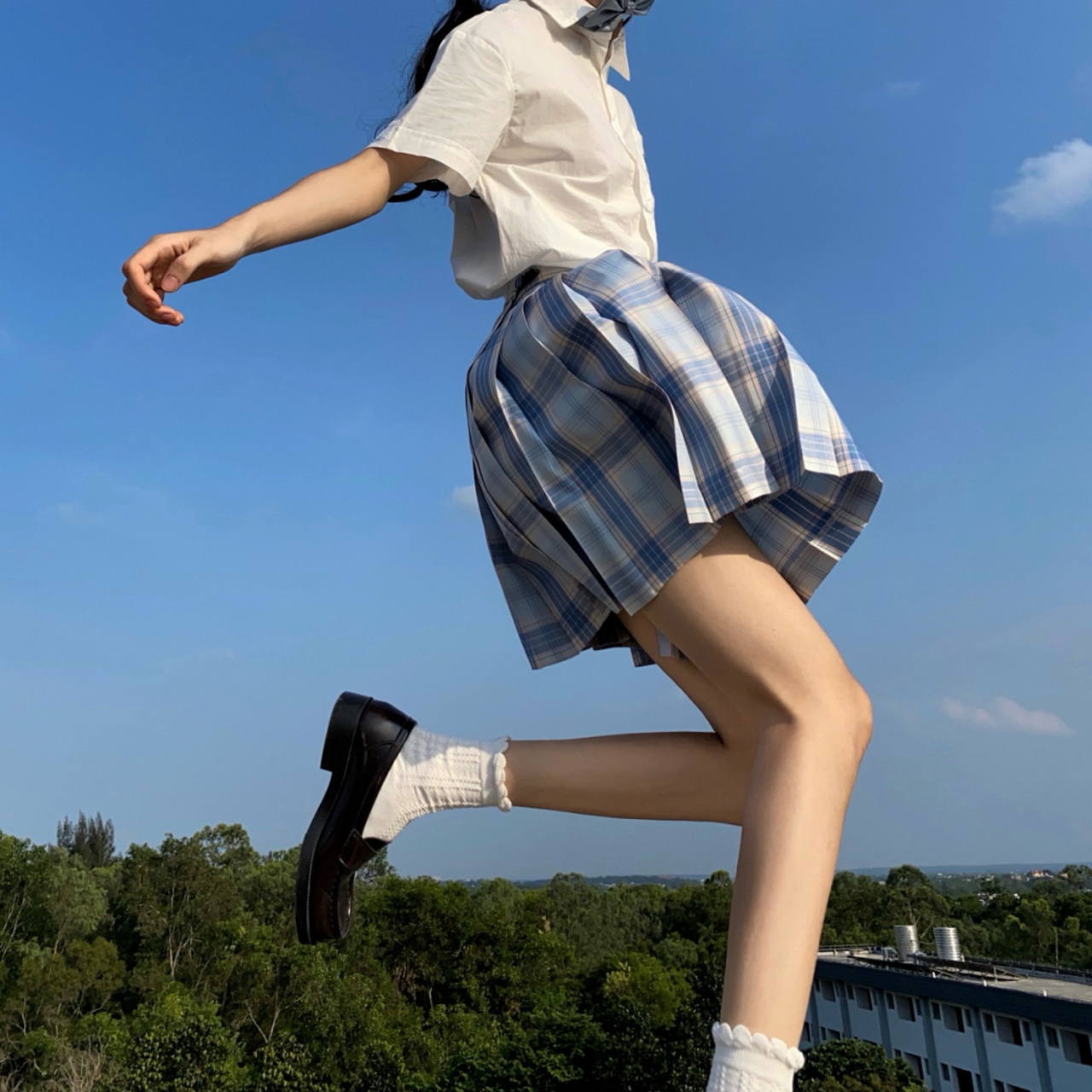 冰蓝蓝的jk制服穿搭97太适合夏天 浅色格子有些许曝光,我就把颜色调