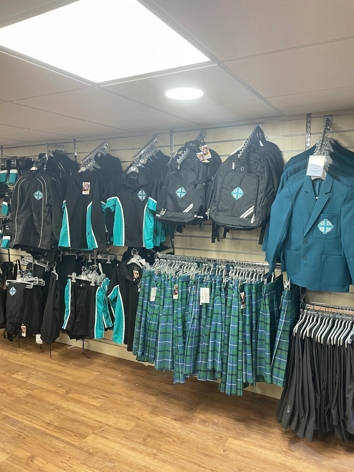 专门卖校服的店