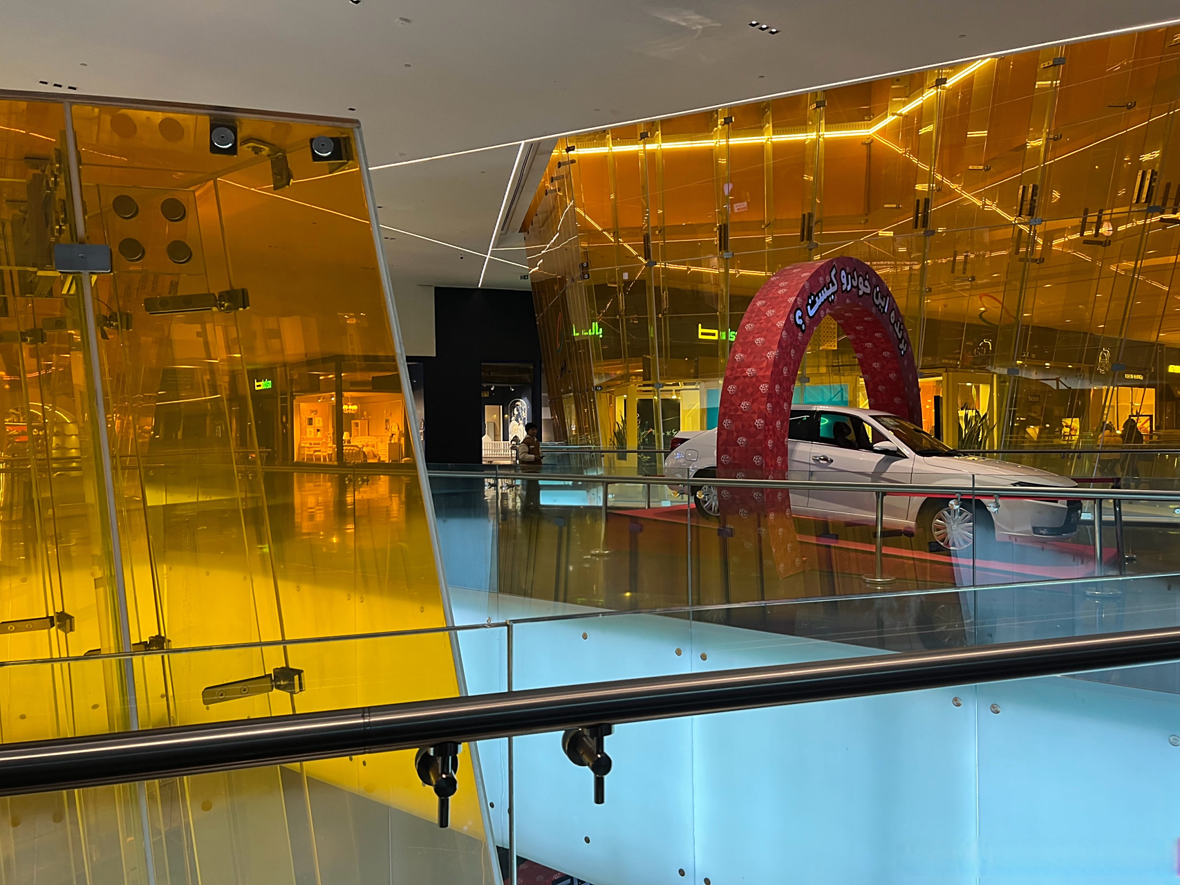 冒着大雪跑来德黑兰的iran mall,据说这里是伊朗最大的购物中心,当时