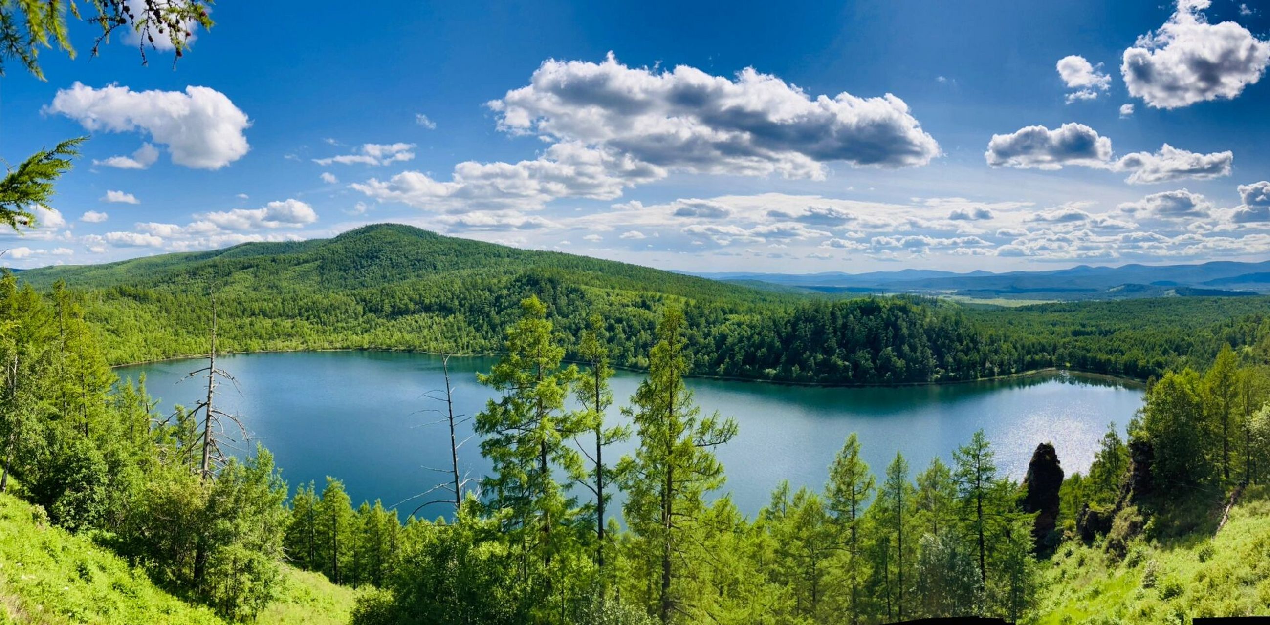 神奇的阿尔山一驼峰岭天池 驼峰岭天池是阿尔山的另一处天坑天池,如果