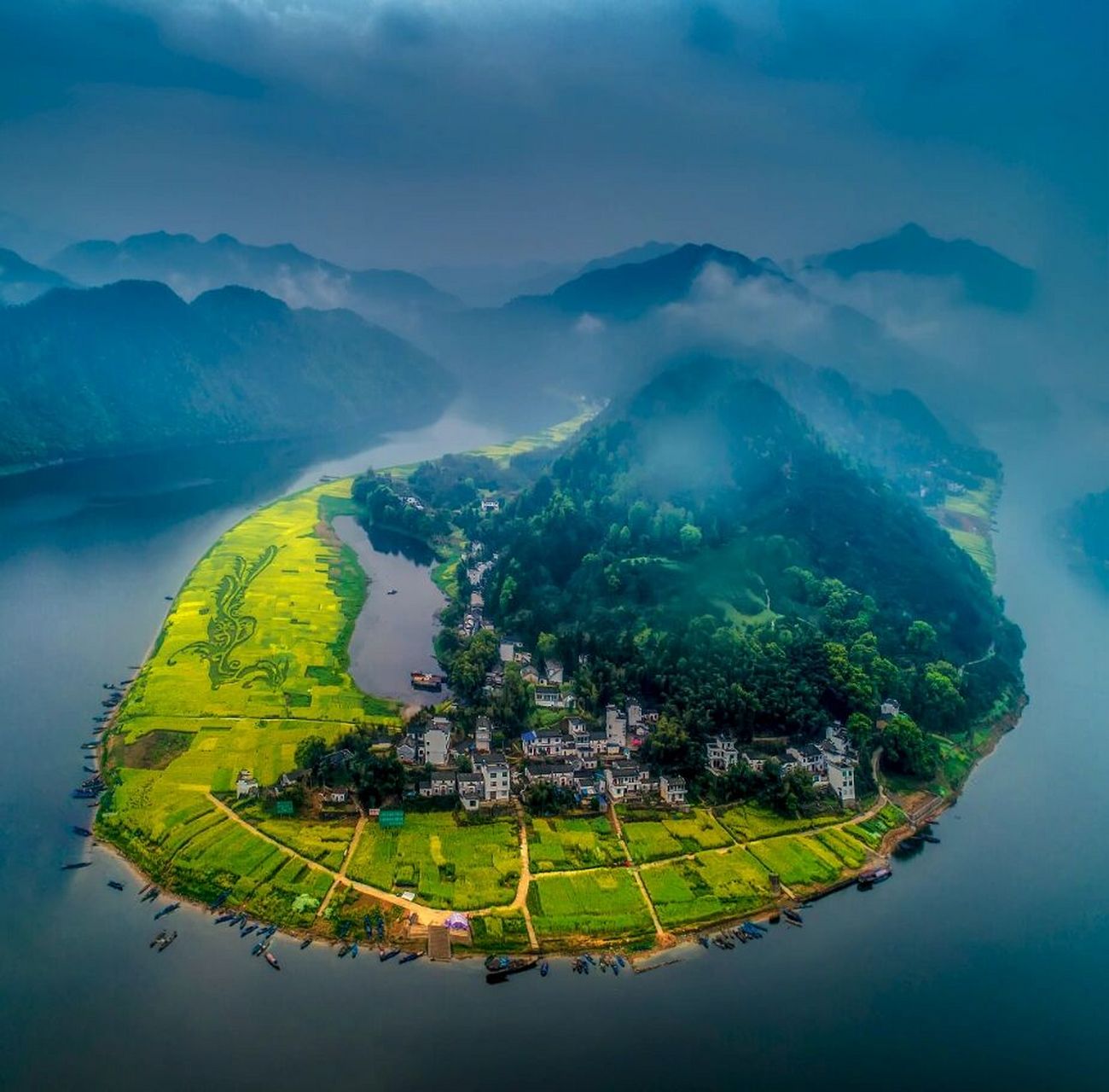 新安江山水画廊攻略 新安江十里画廊,位于黄山市歙县深渡镇,全长约