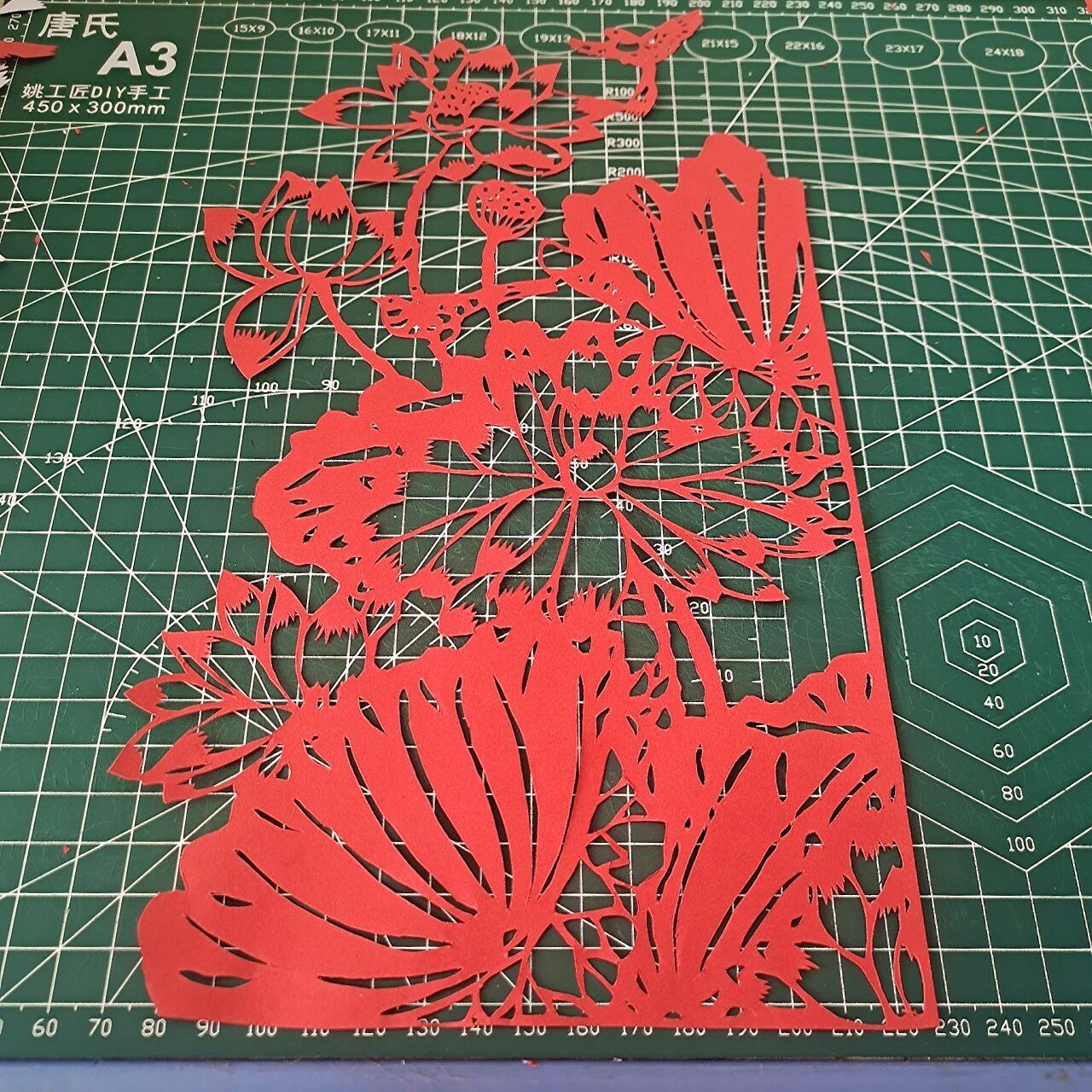 刻纸剪纸—《荷花》 材料📌8k红纸图案 8k红纸  刻刀 刻板 剪刀