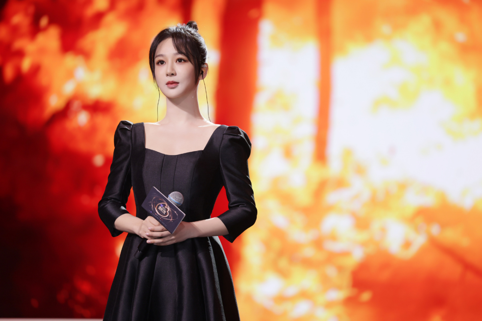 杨紫黑色公主裙