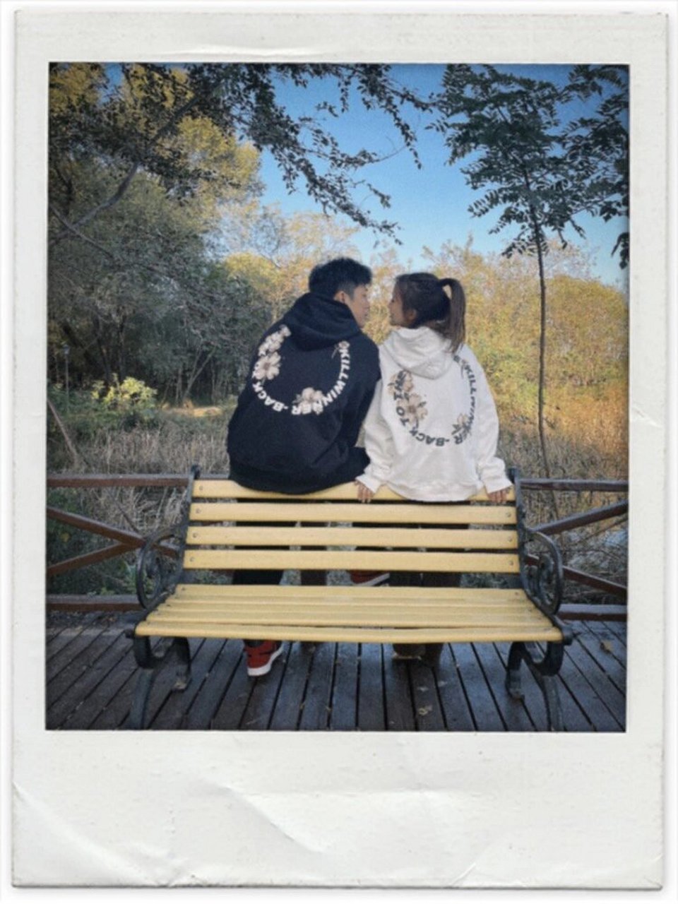 公园长椅情侣照|情侣自制拍立得合照 98 killwinner花环