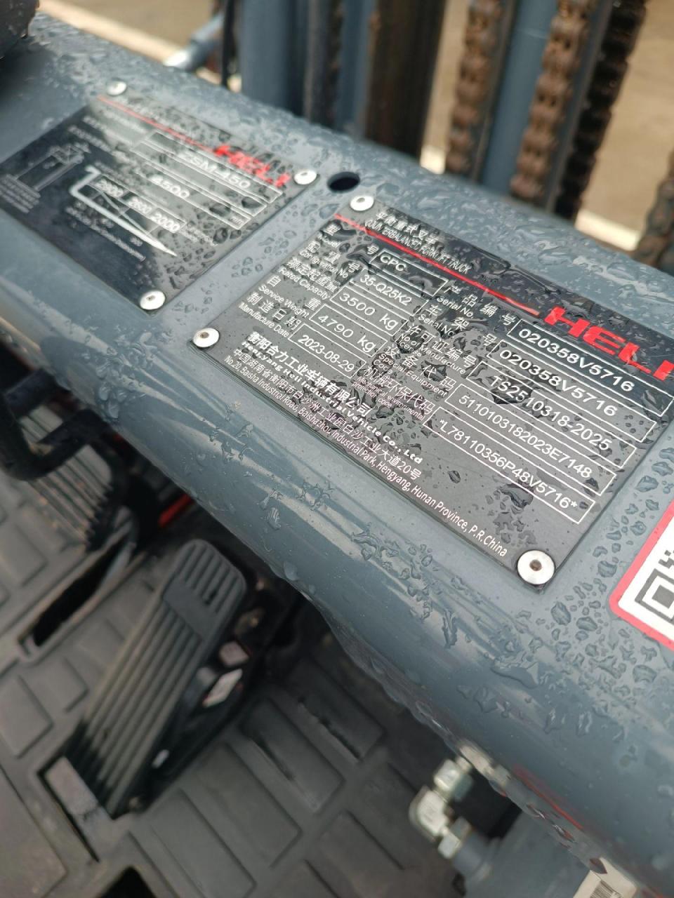 5米去年9月份的车,有牌照,二手叉车的价格新车的质量买来绝对划算