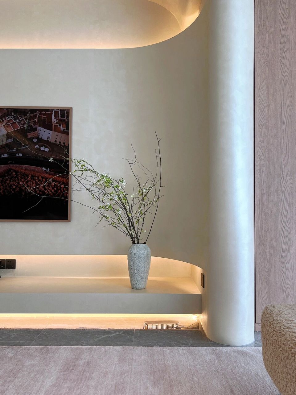 微水泥 弧形背景墙氛围感99 get同款装修风格,点击8815【立即