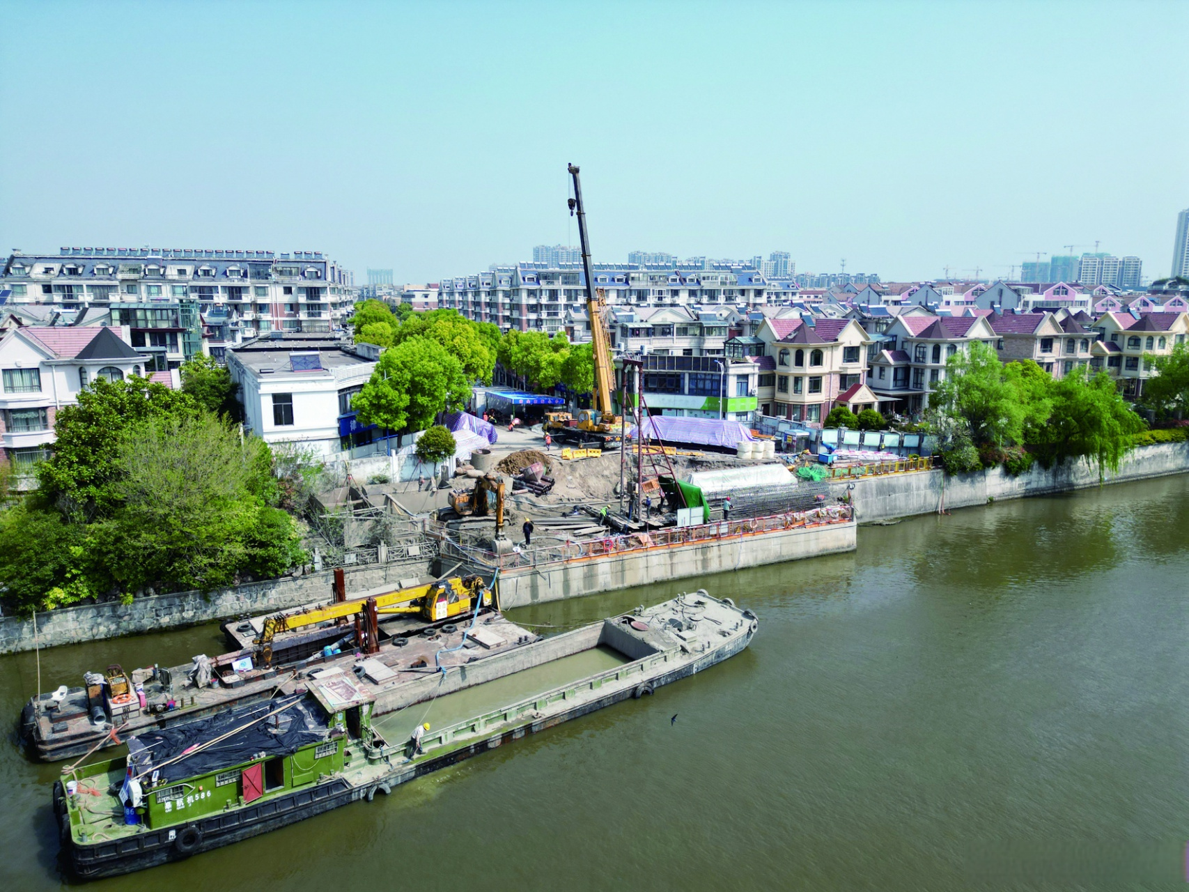 晚安如皋# 连日来,如泰运河上方的老北门大桥新建工程项目开展得如火