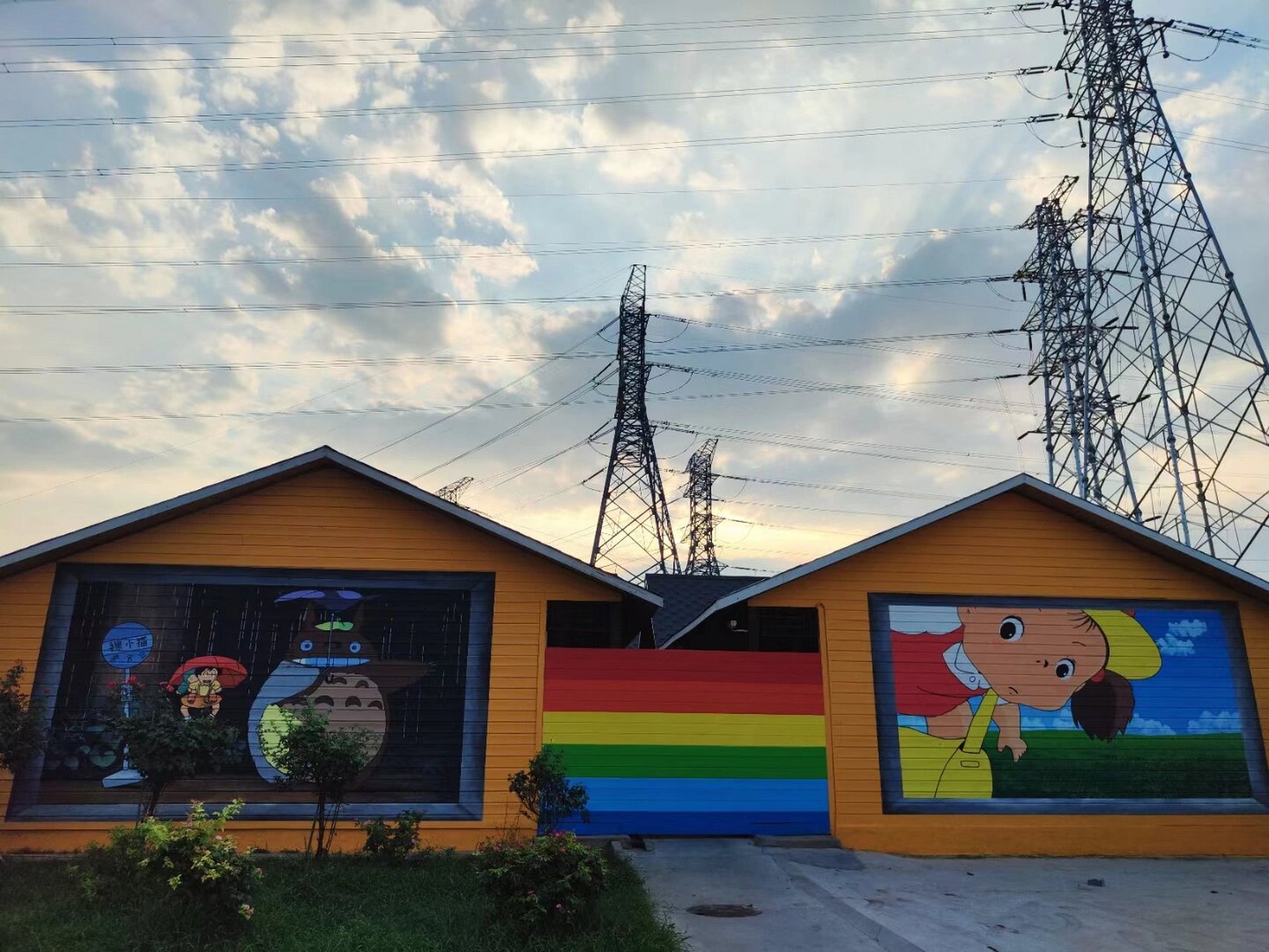 手绘宫崎骏龙猫墙绘 室外宫崎骏系列墙绘 可爱的卡通动漫墙绘