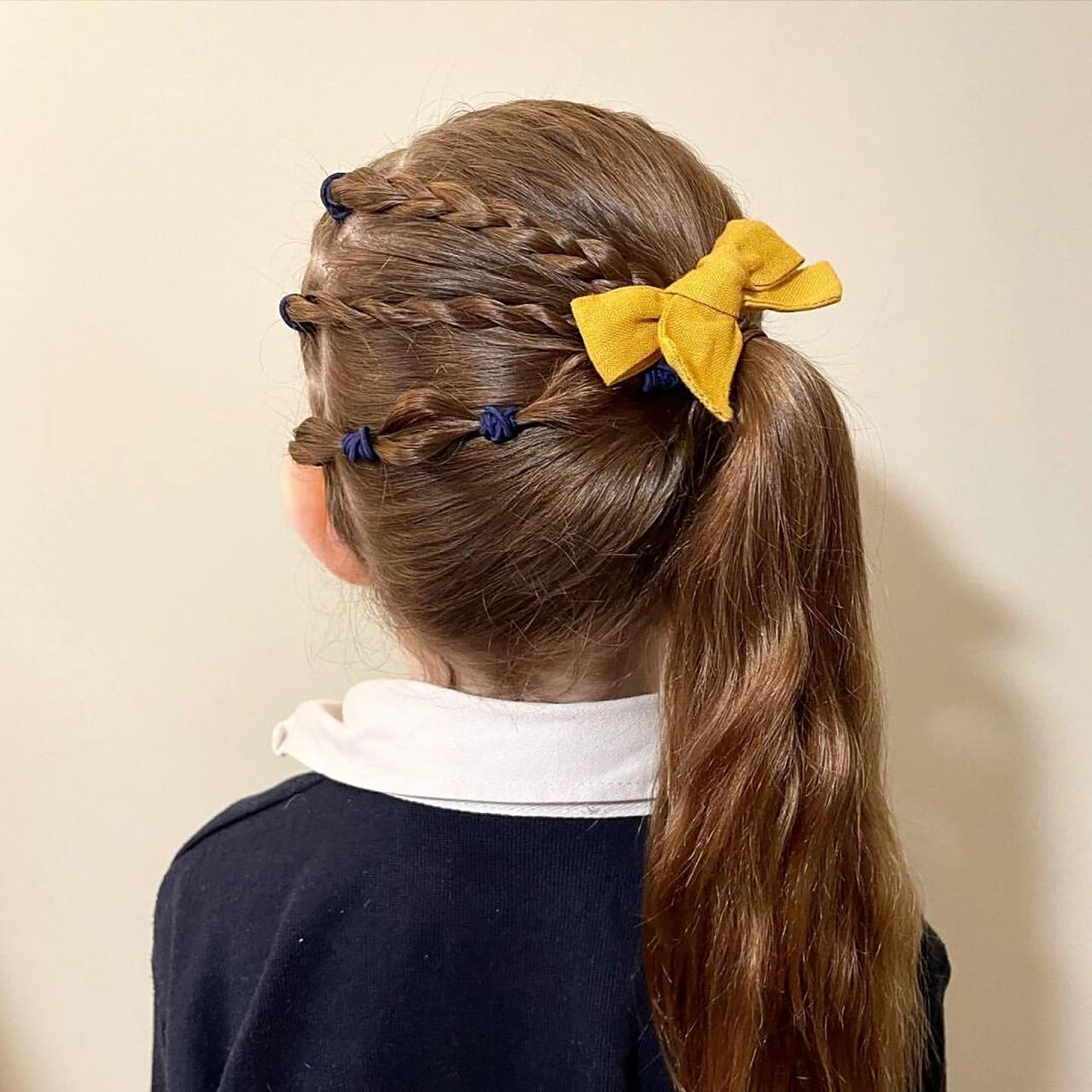 小女孩发型简单扎发之好看的蝴蝶结侧马尾 #侧马尾# #侧边马尾辫