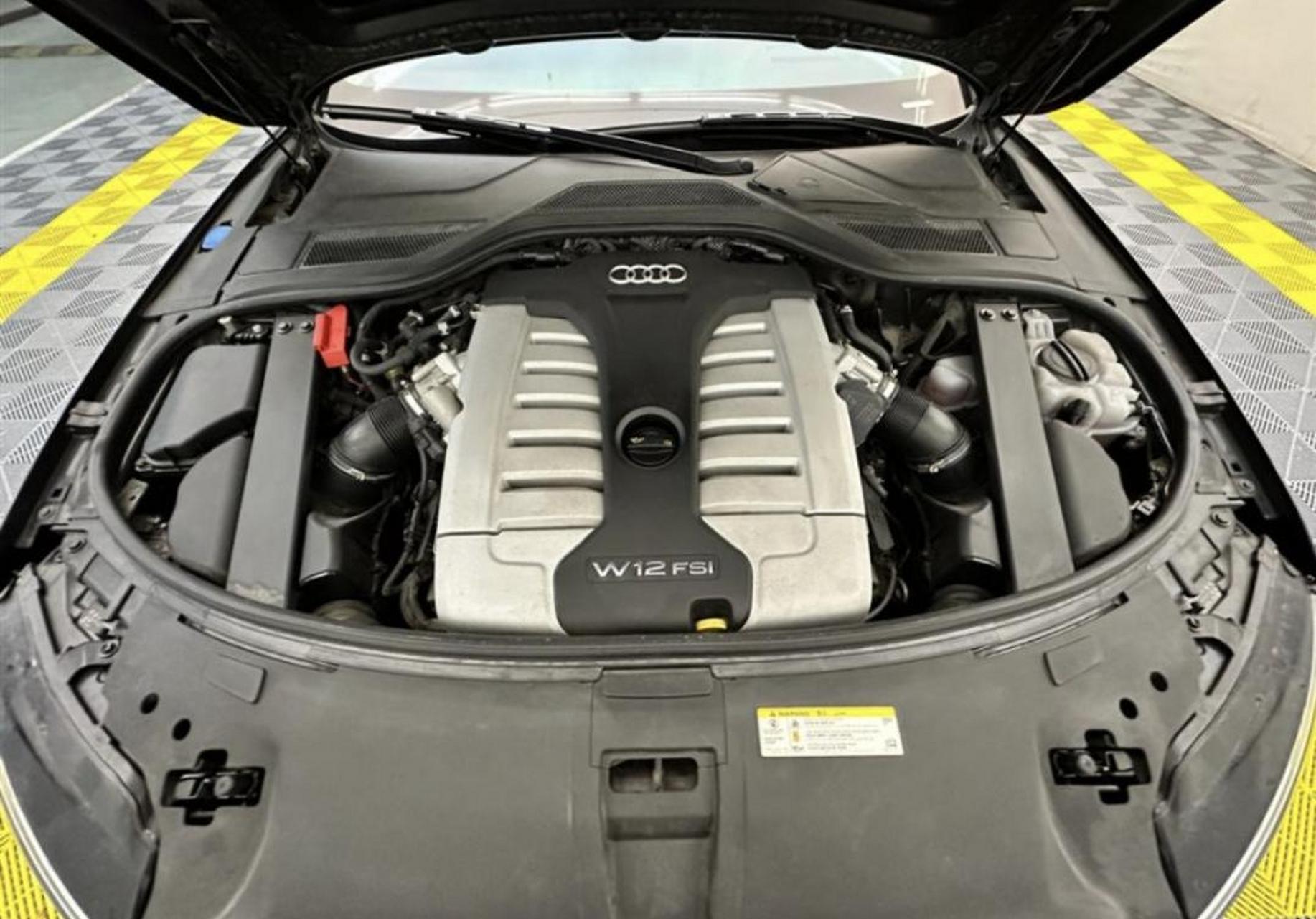 2018年奥迪a8l w12 旗舰版 6.3l新车指导价256.