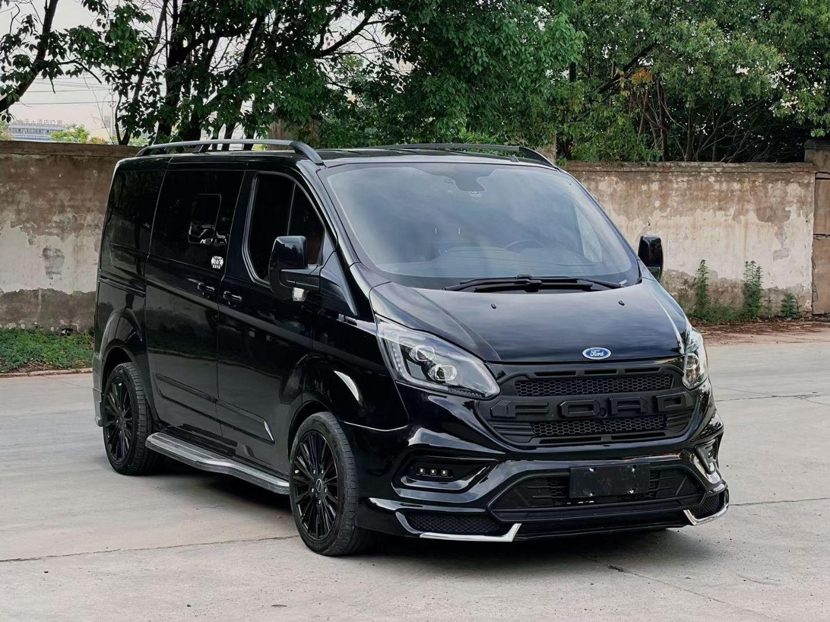 新到23年福特全顺高配,升级黑武士套件,豪华大商务,车况仅钣金补漆