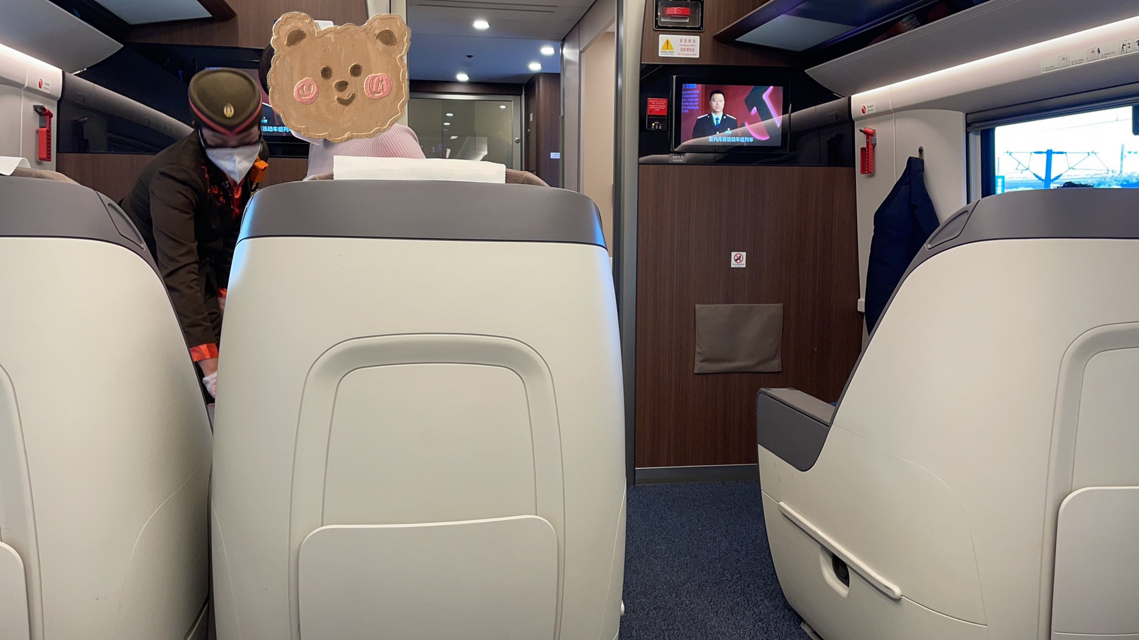 虹桥火车站商务座 为了减少感染,苟活回家,小阴人第一次买商务座.