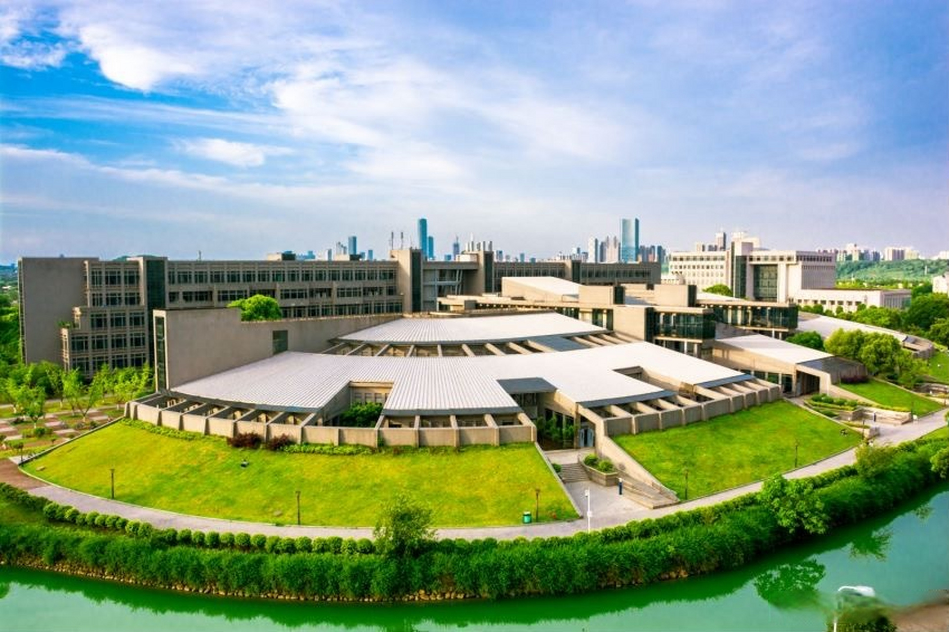 #中南大学合并组建二十三周年# 千禧聚力,二十三载生生不息; 今朝展翅