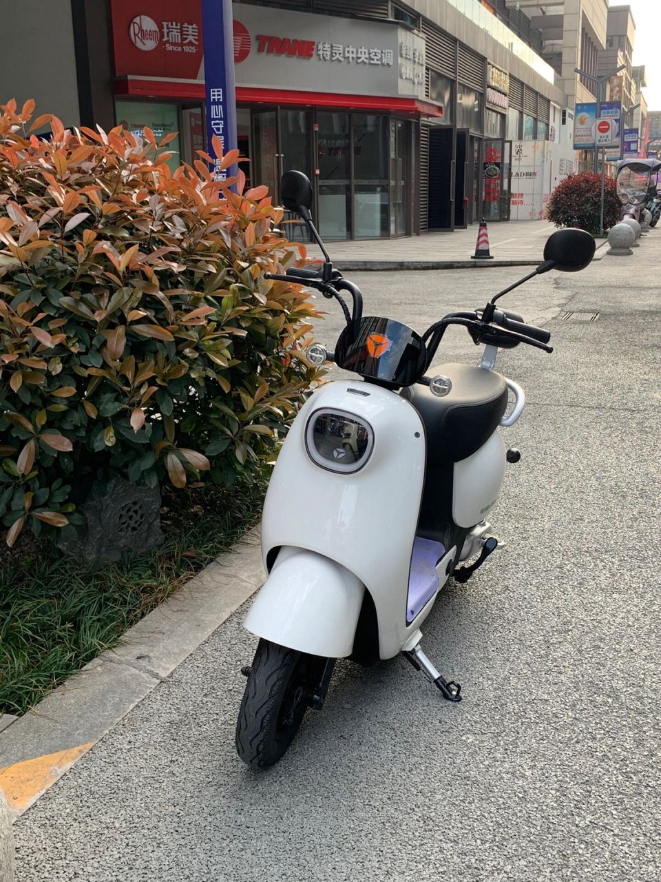 雅迪dg6 买了快一个月了说说骑行感受:首先车型 我真的是非常的爱 等