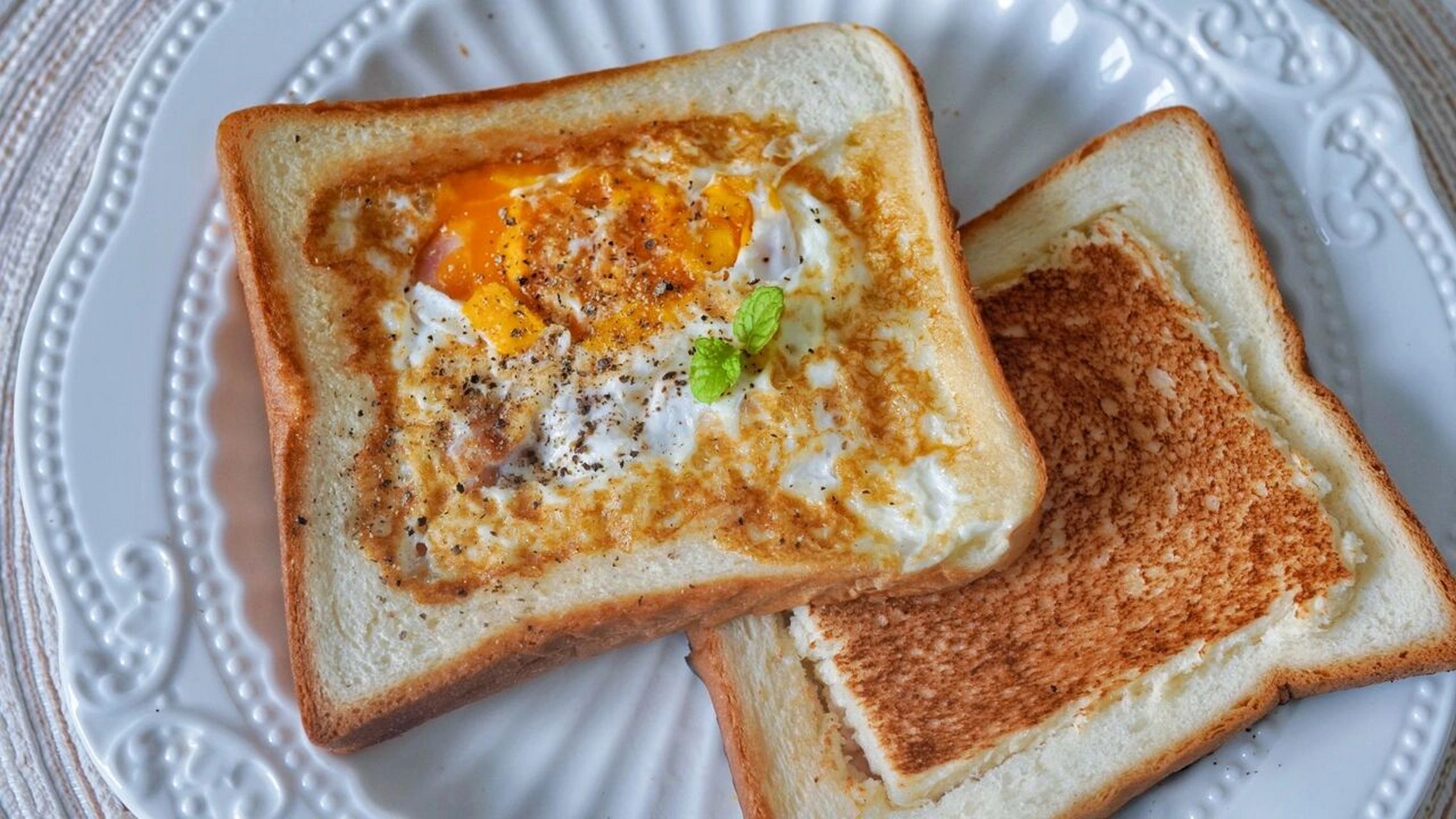 平底锅5分钟97芝士火腿吐司,懒人营养早餐 最近因为工作忙,总是忘记