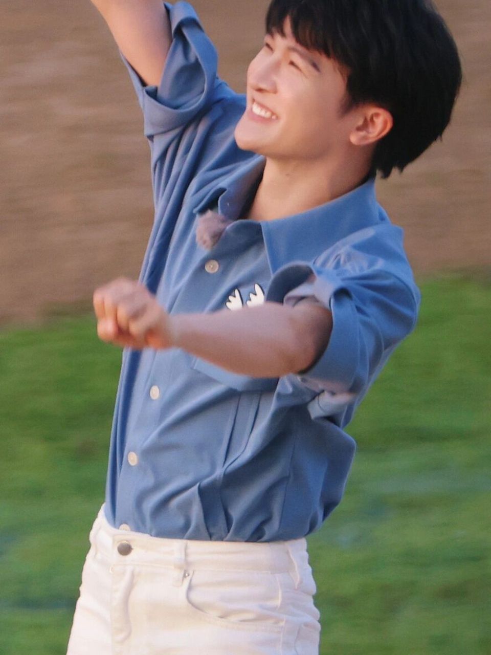 周深壁纸 315668156641566"周深手臂肌肉线条" crpageran