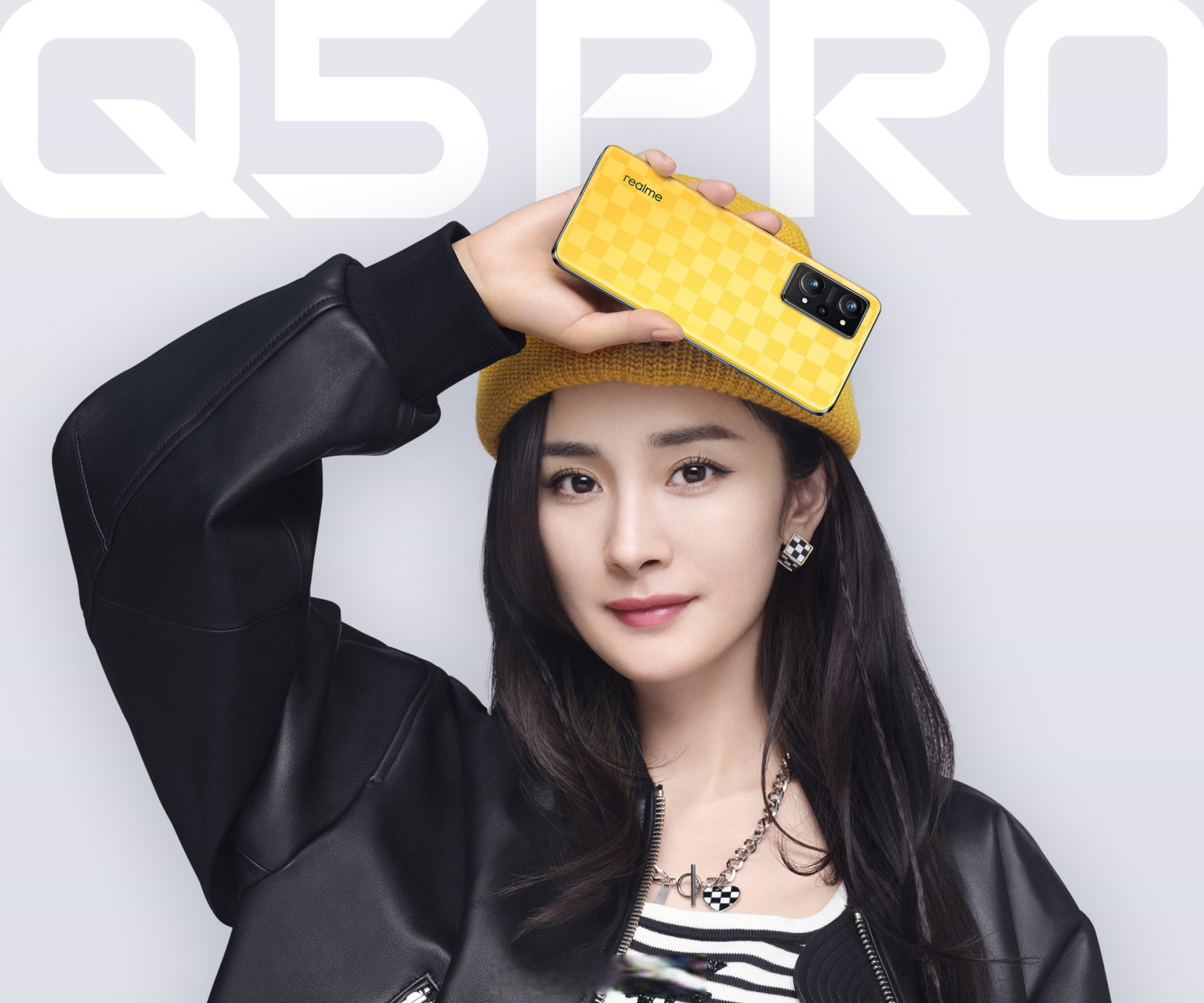 [并不简单] realme 正式公开了 q5 系列真机图,可以看到 realme 代言