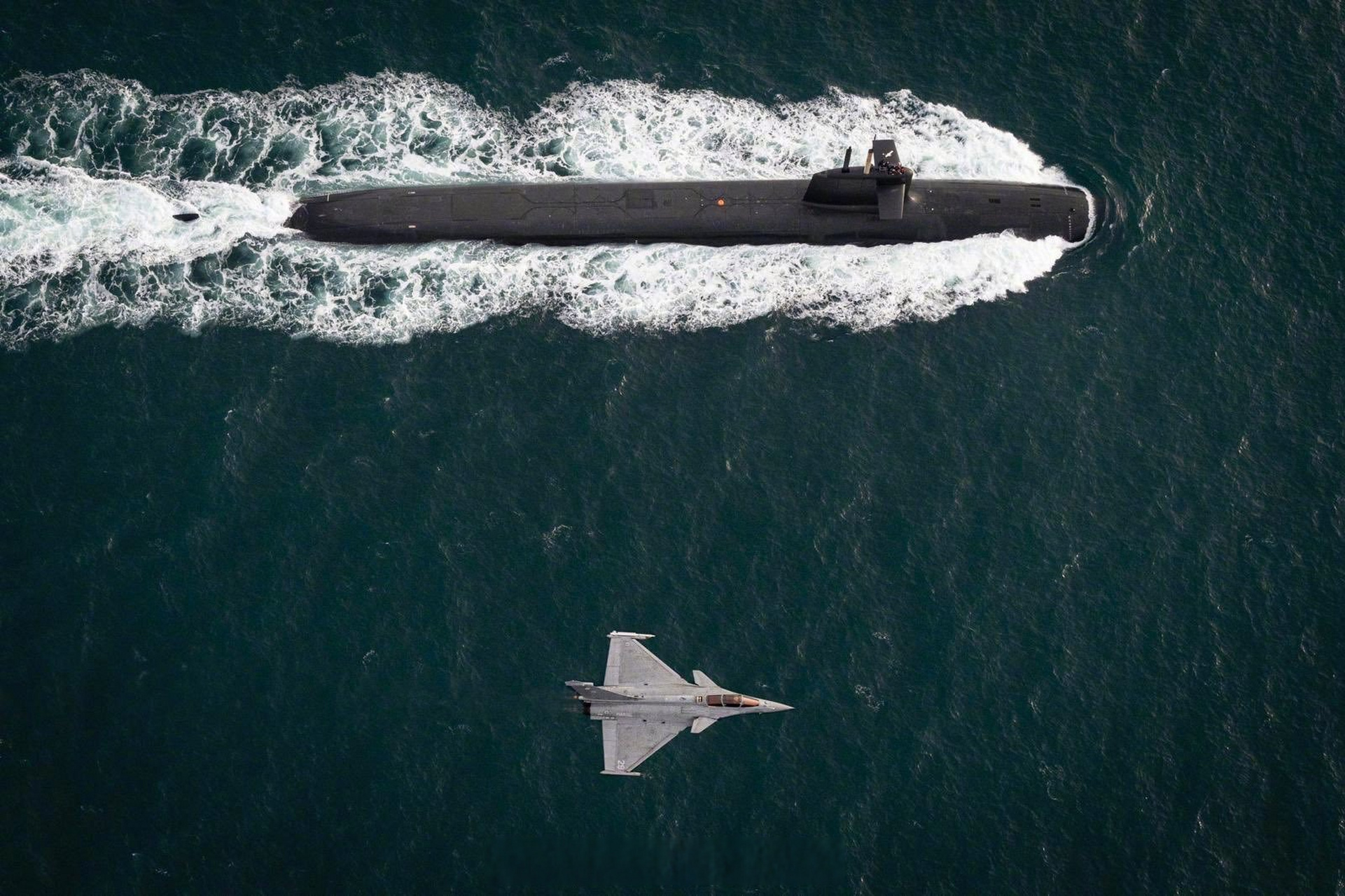法国的凯旋级弹道导弹核潜艇和阵风战机