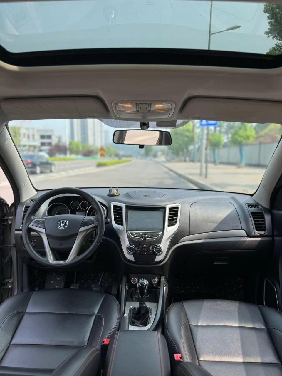 最新到店一台14年14款长安cs35手动,1.6排量,安全行驶9万公里.