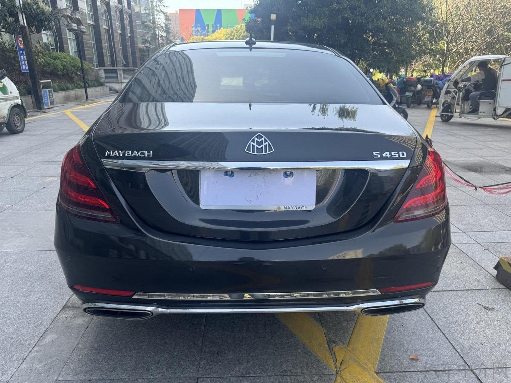 奔驰s320l豪华版升级迈巴赫 售价:29左右 上牌日期:2014年8月 表显