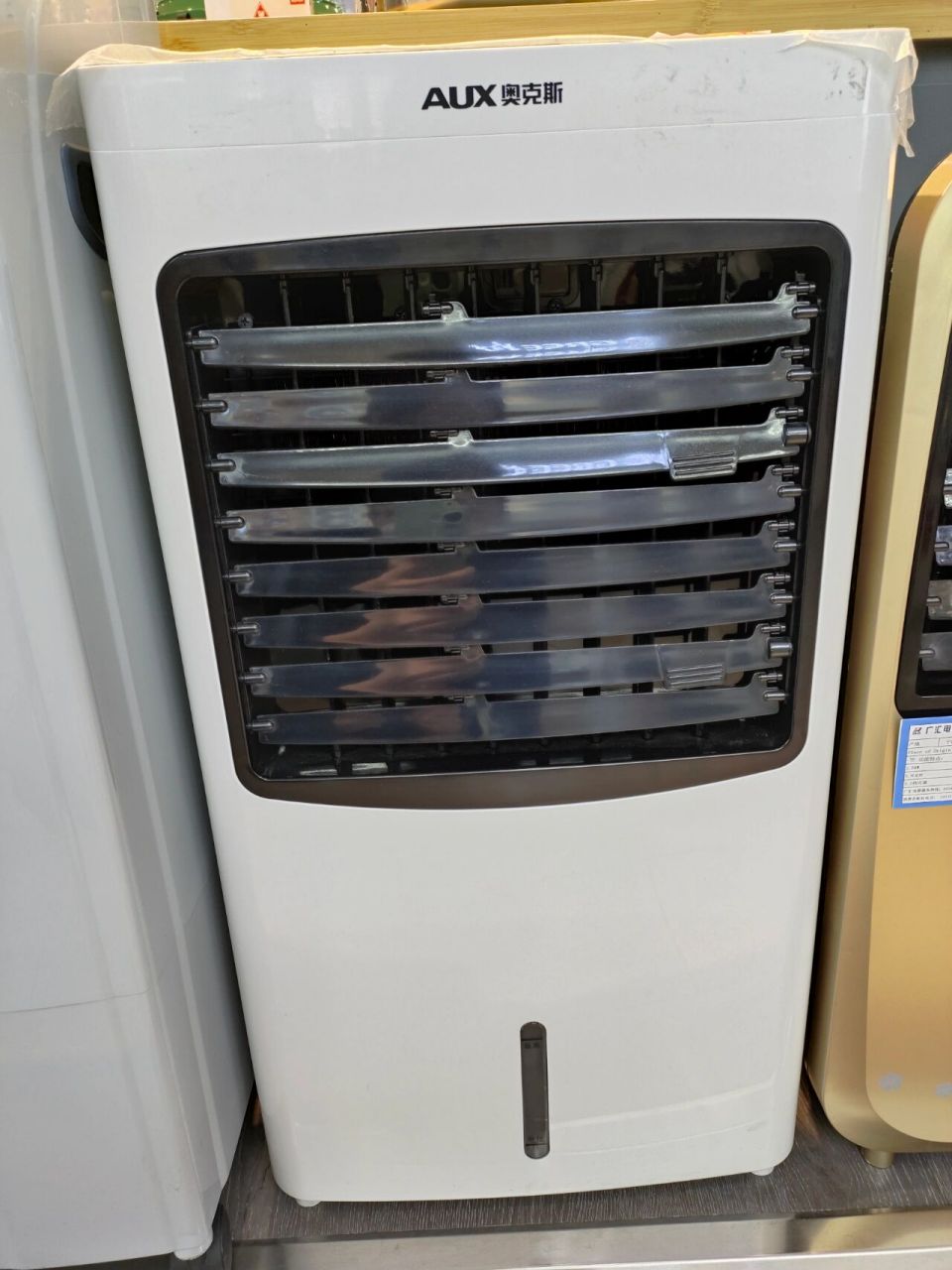 奥克斯空调扇冷暖两用 冷暖空调扇是一种全新概念的风扇,兼具送风