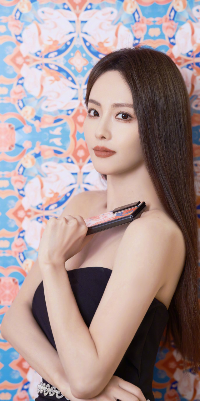 张嘉倪,黑色抹胸裙壁纸组图