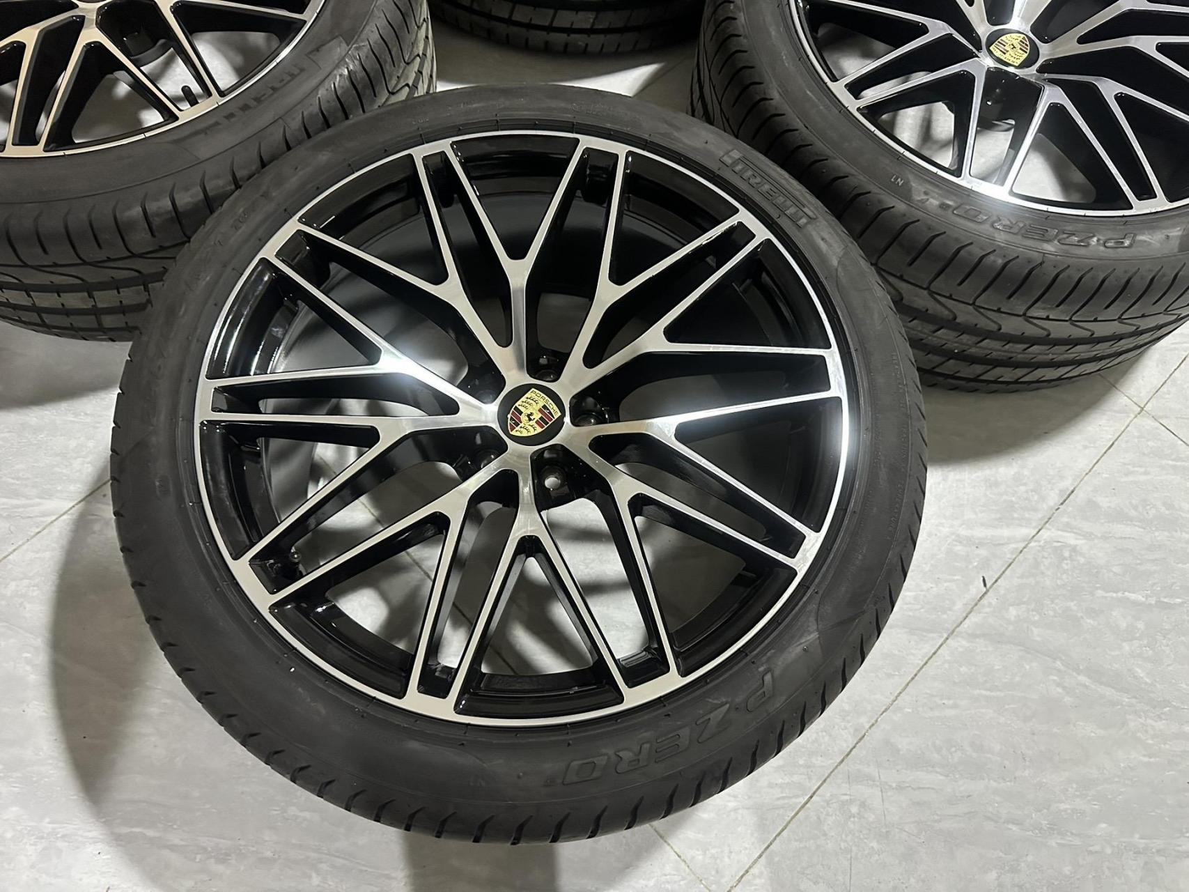 保时捷新款macangts原厂21寸拆车轮毂轮胎到货一套 一套成色9.