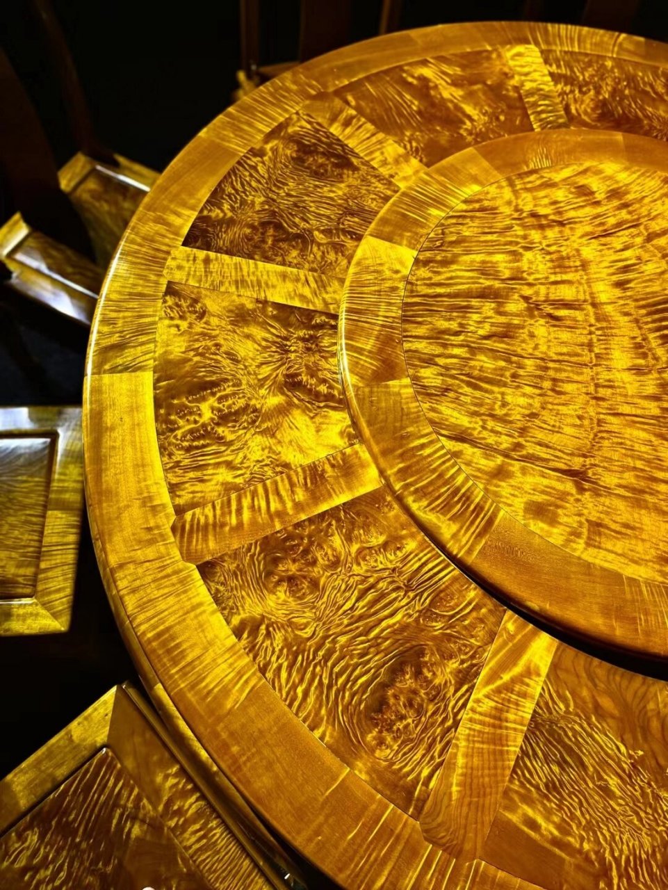 金丝楠木小叶桢楠 小叶桢楠瘤疤圆餐桌,面板满瘤疤纹,转盘独板满水