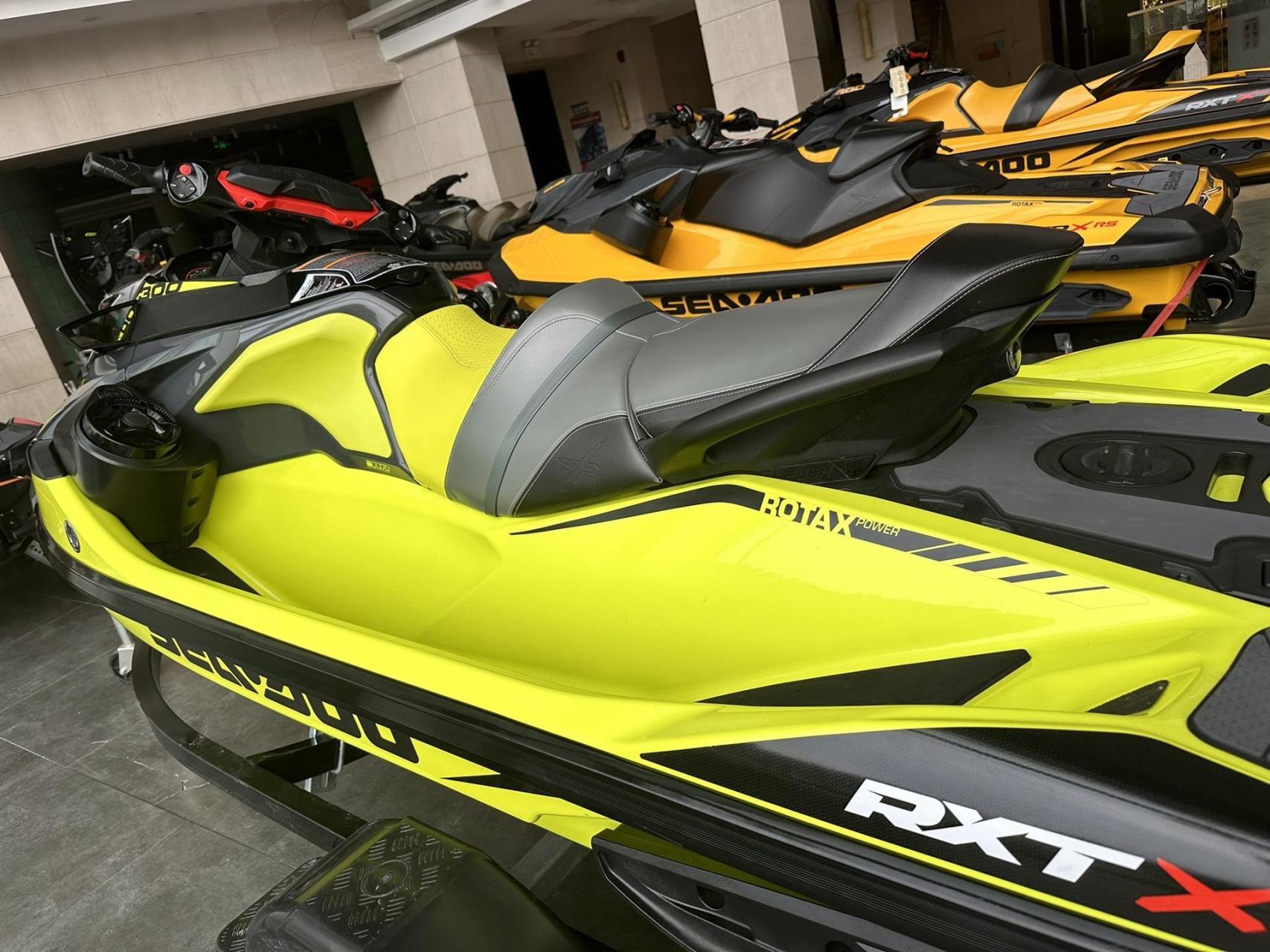 庞巴迪摩托艇rxt300 原版原漆 准新艇 划痕几乎没有