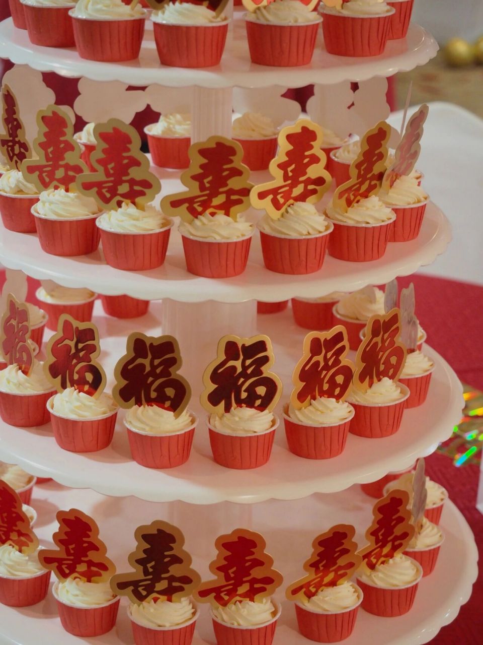 8层祝寿蛋糕 架子蛋糕 蛋糕77纸杯组合 8层摆出来真的好壮观