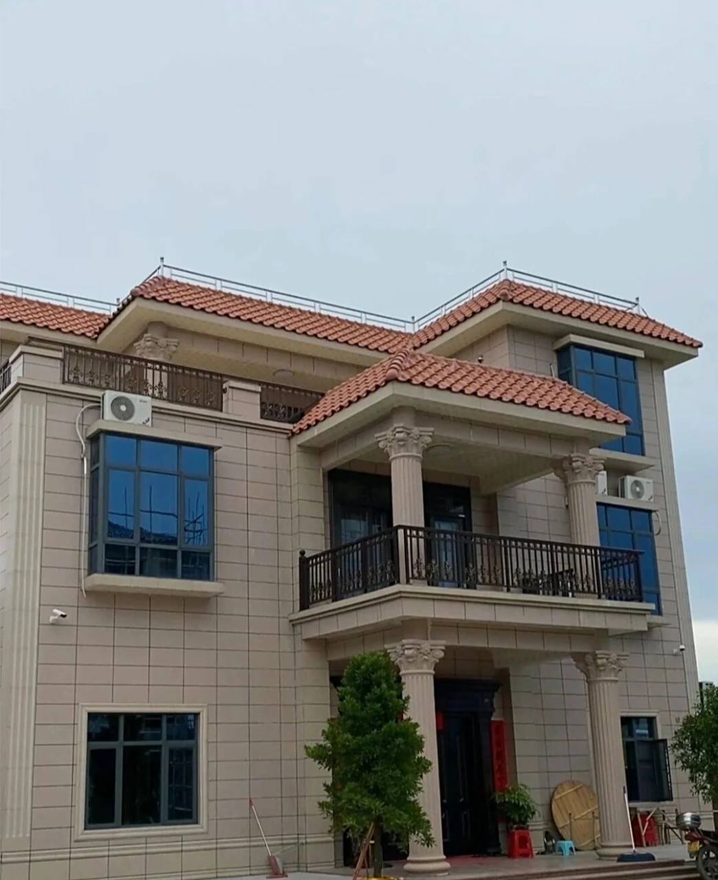 外墙瓷砖这样装修真的太好看了 今年最流行外墙瓷砖,主墙樱花红,配套