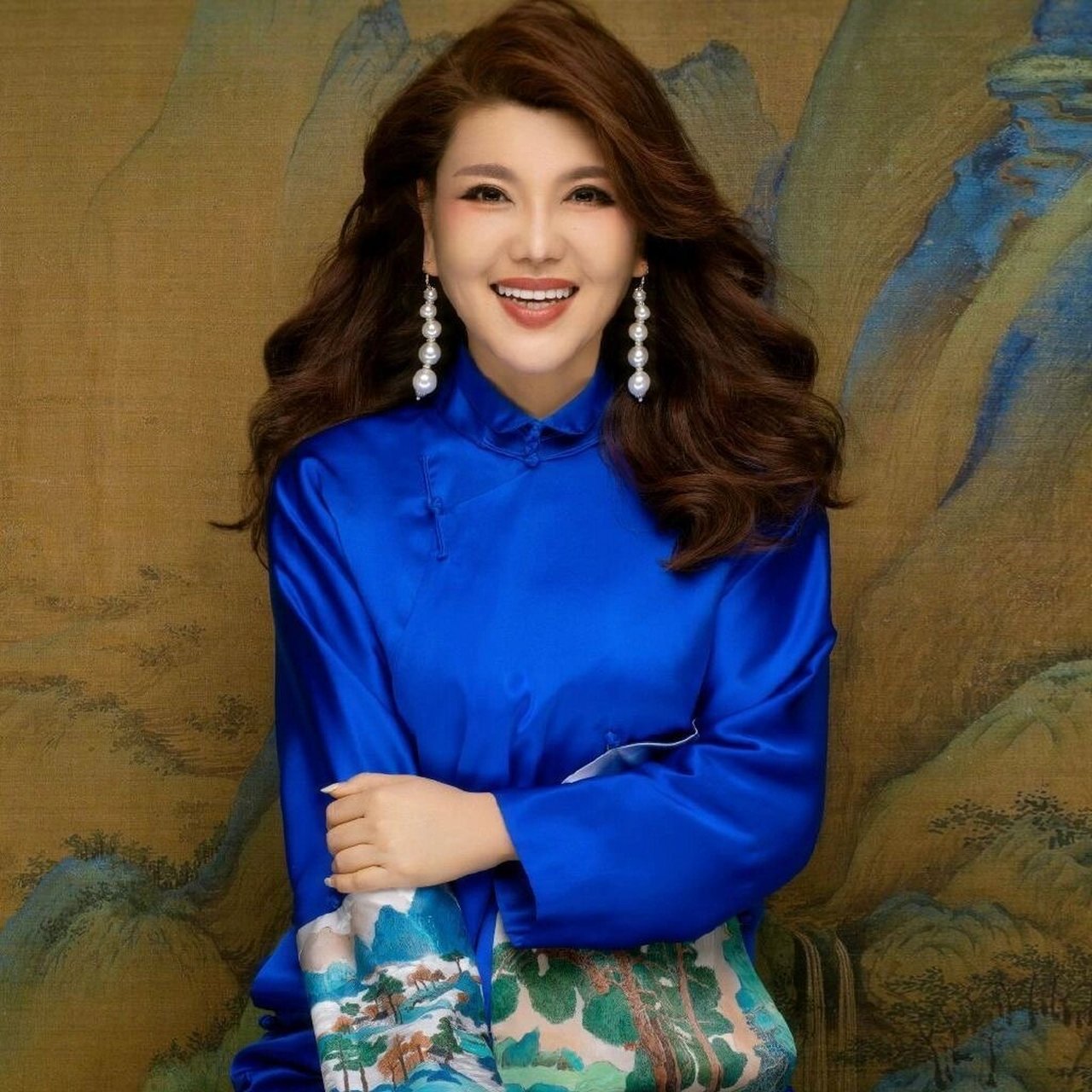 内蒙古的优秀文艺工作者乌兰图雅 相信没有人会没有听过《套马杆》