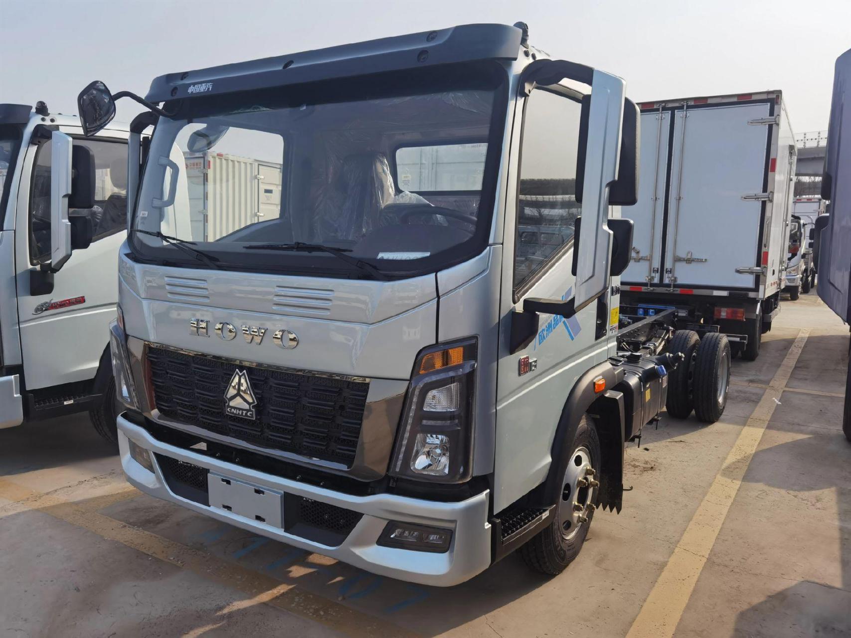 重汽豪沃4米2宽体高栏,潍柴160/170马力,法士特6/8速.