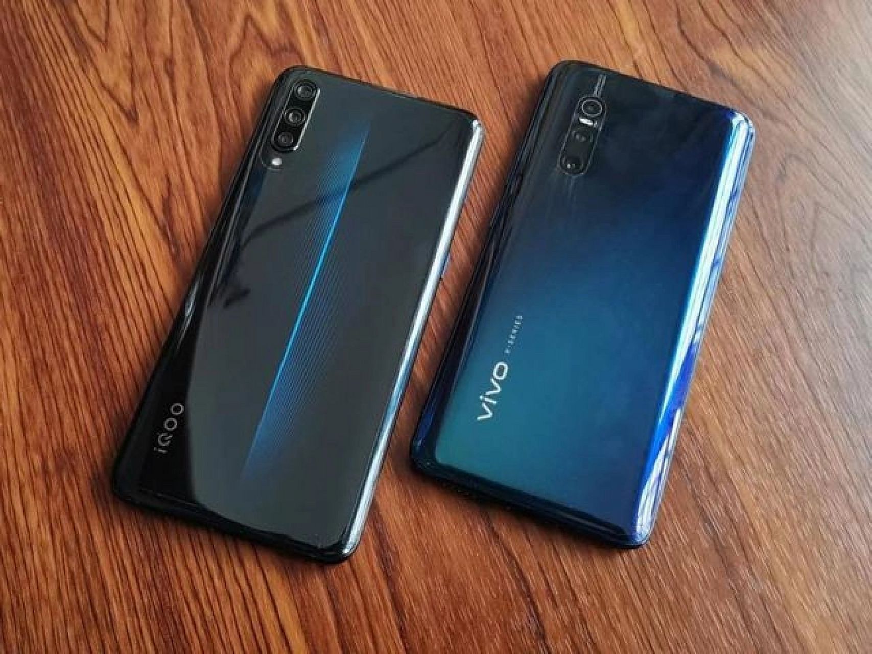 iqoo1介绍 iqoo第一代手机优势是12g运行内存配置;当然还有256g存储