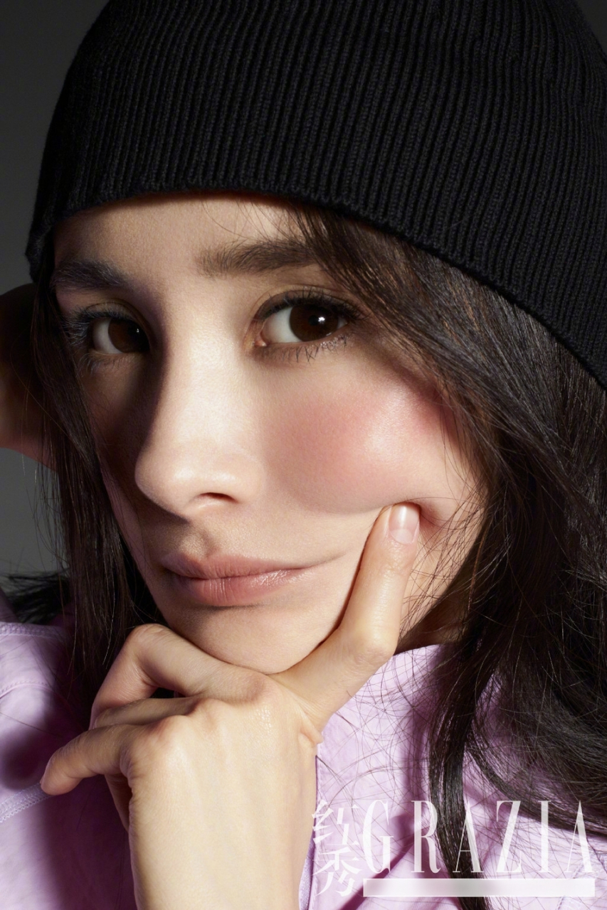 今日封面# 4月20日,#杨幂# 为某杂志拍摄的最新大片曝光.