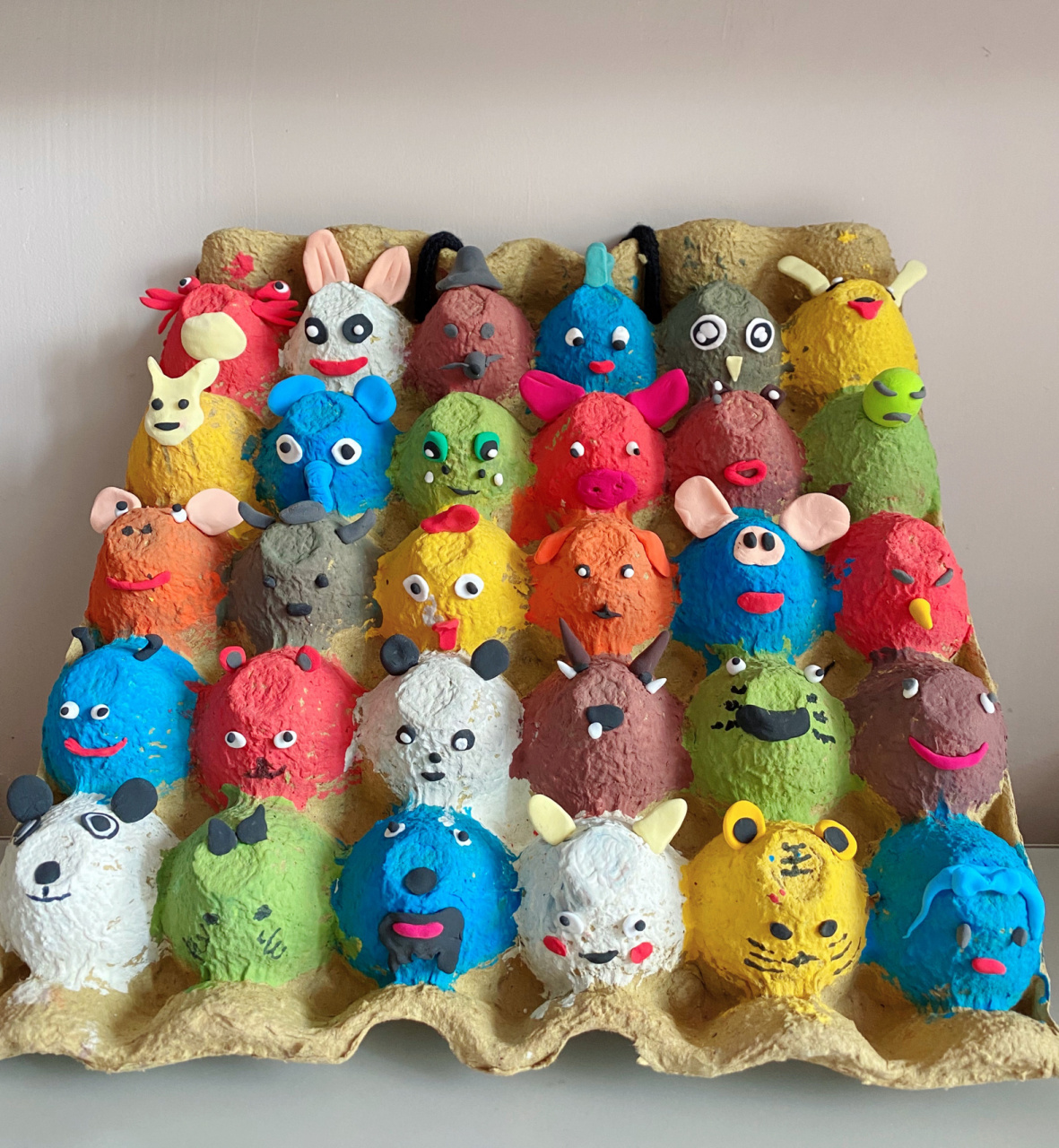 周末日常丨手工彩绘 94鸡蛋拖上的动物园 鸡蛋托材料一个,彩色笔