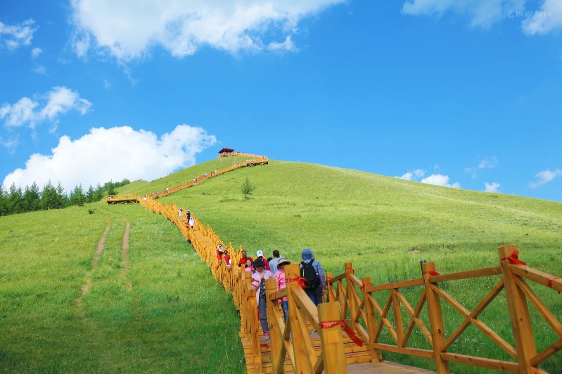 承德·坝上七彩森林公园 神仙谷七彩森林主要景点有满族文化展馆