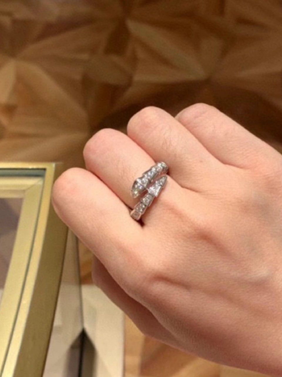 宝格丽灵蛇戒指95寓意用心守护无尽的爱恋 宝格丽爆款蛇形戒指925