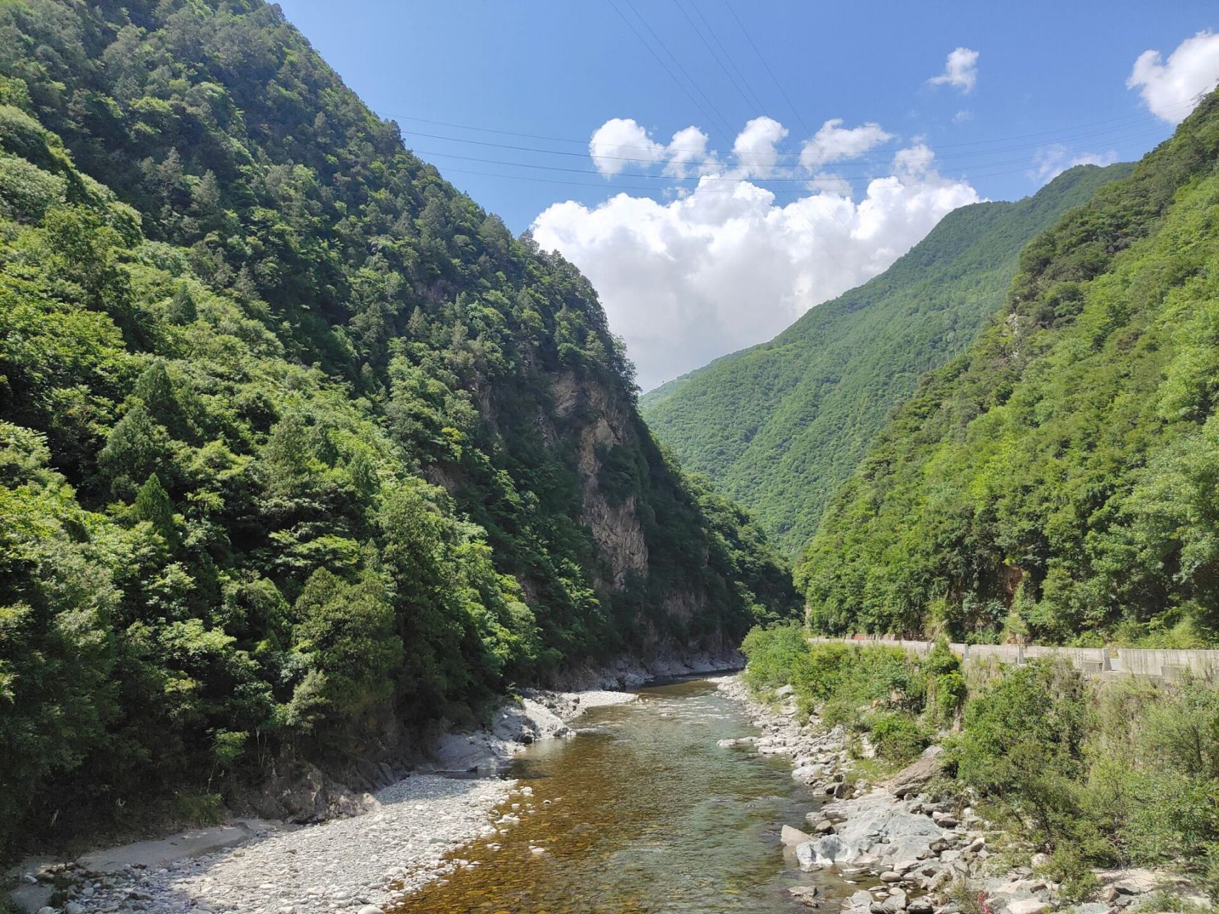 景区介绍:黑河国家森林公园位于陕西省周至县,是一个很小众的景点