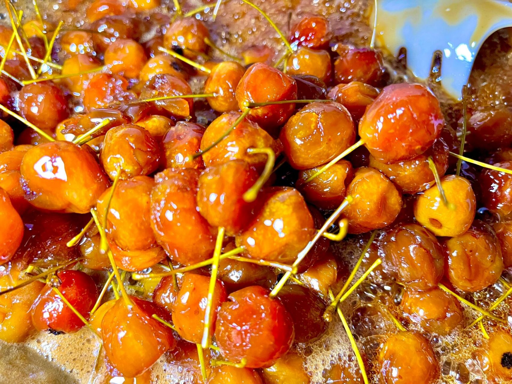 海棠果煮成蜜饯 是我最喜欢的吃法 这是第三年做海棠蜜饯 味道真不错